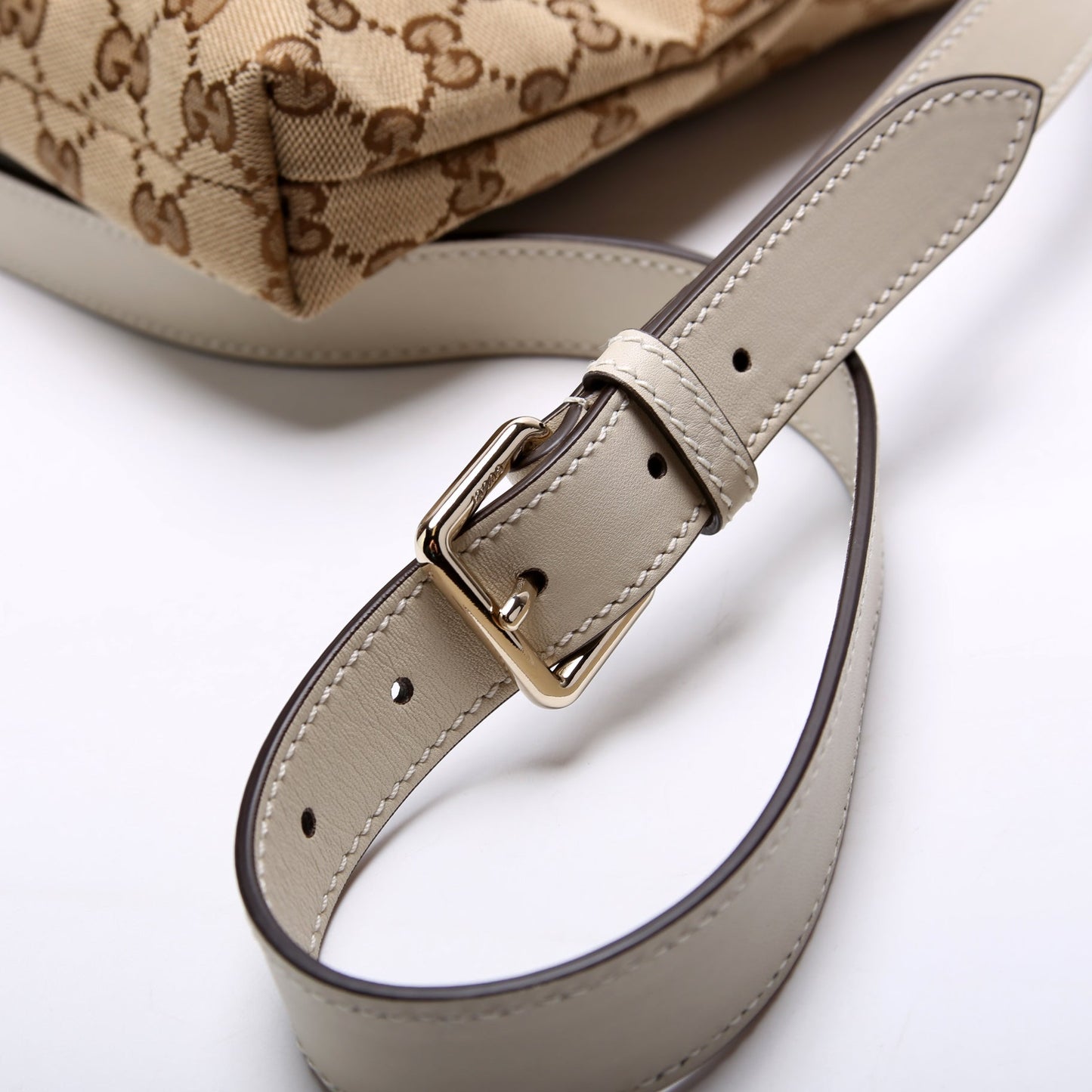 388924 GG Canvas Crossbody