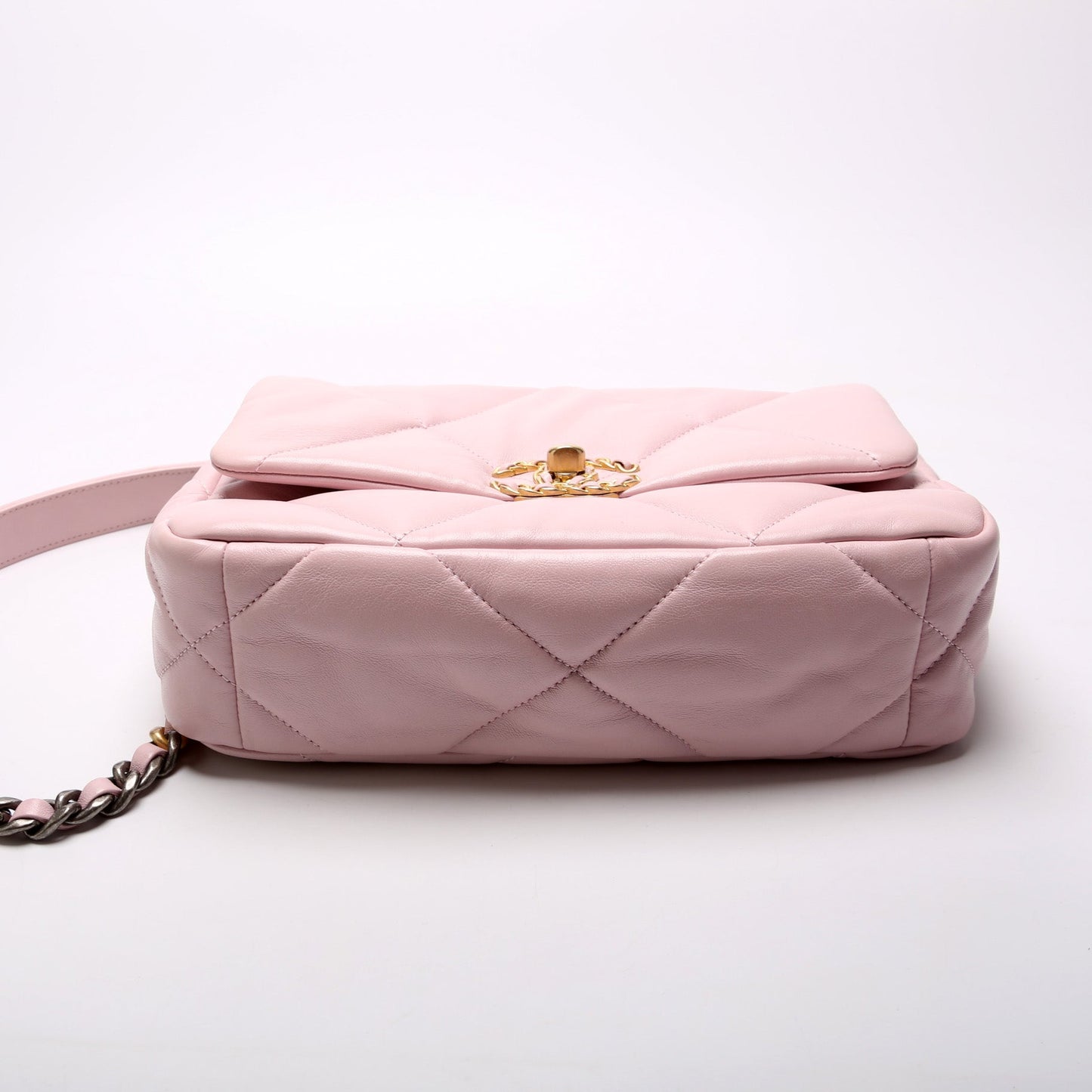 19 Medium Flap Quilted Goatskin 31M