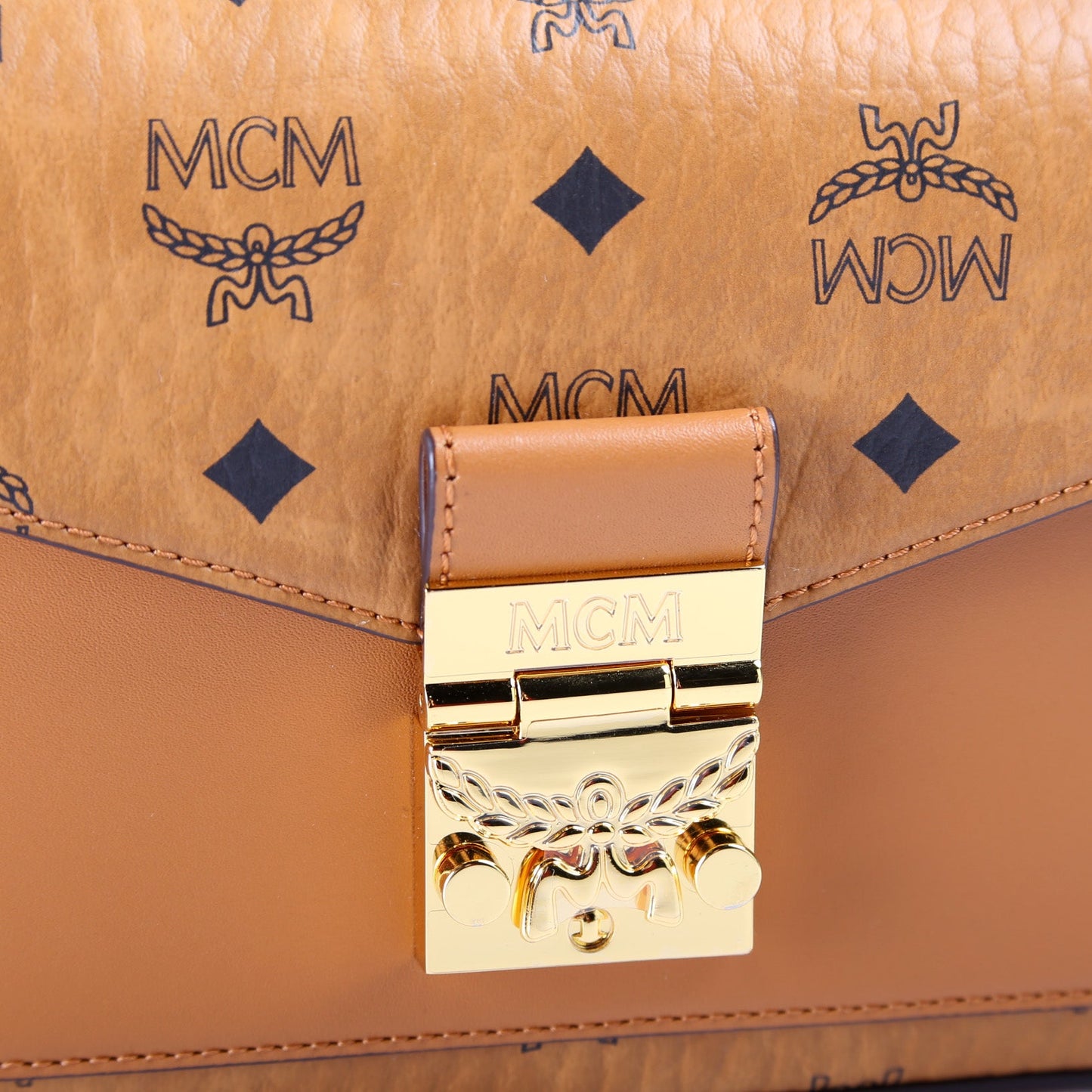 Visetos Viktor Small Crossbody