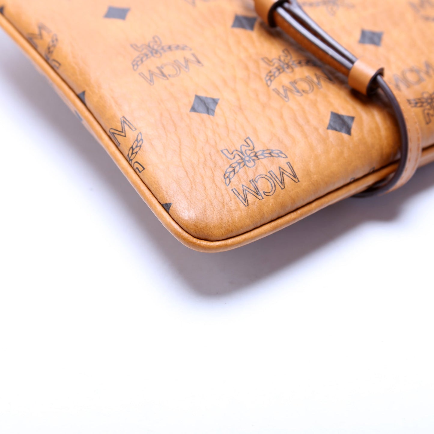 Aren Visetos Crossbody Pouch
