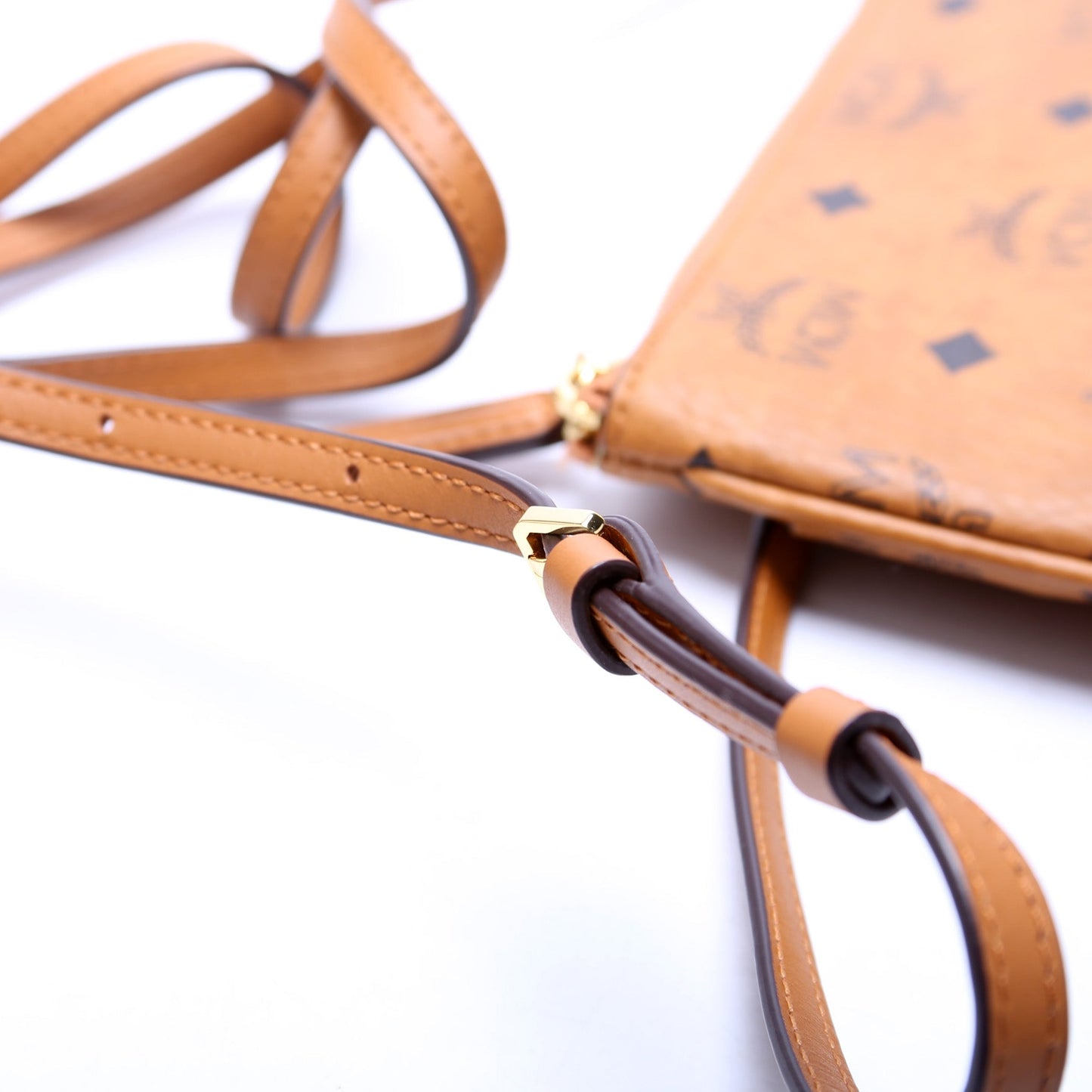 Aren Visetos Crossbody Pouch