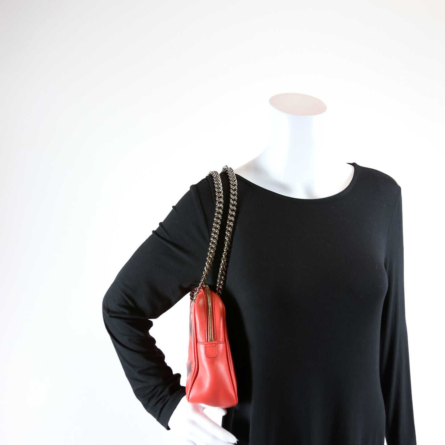 308982 Soho Leather Shoulder Medium