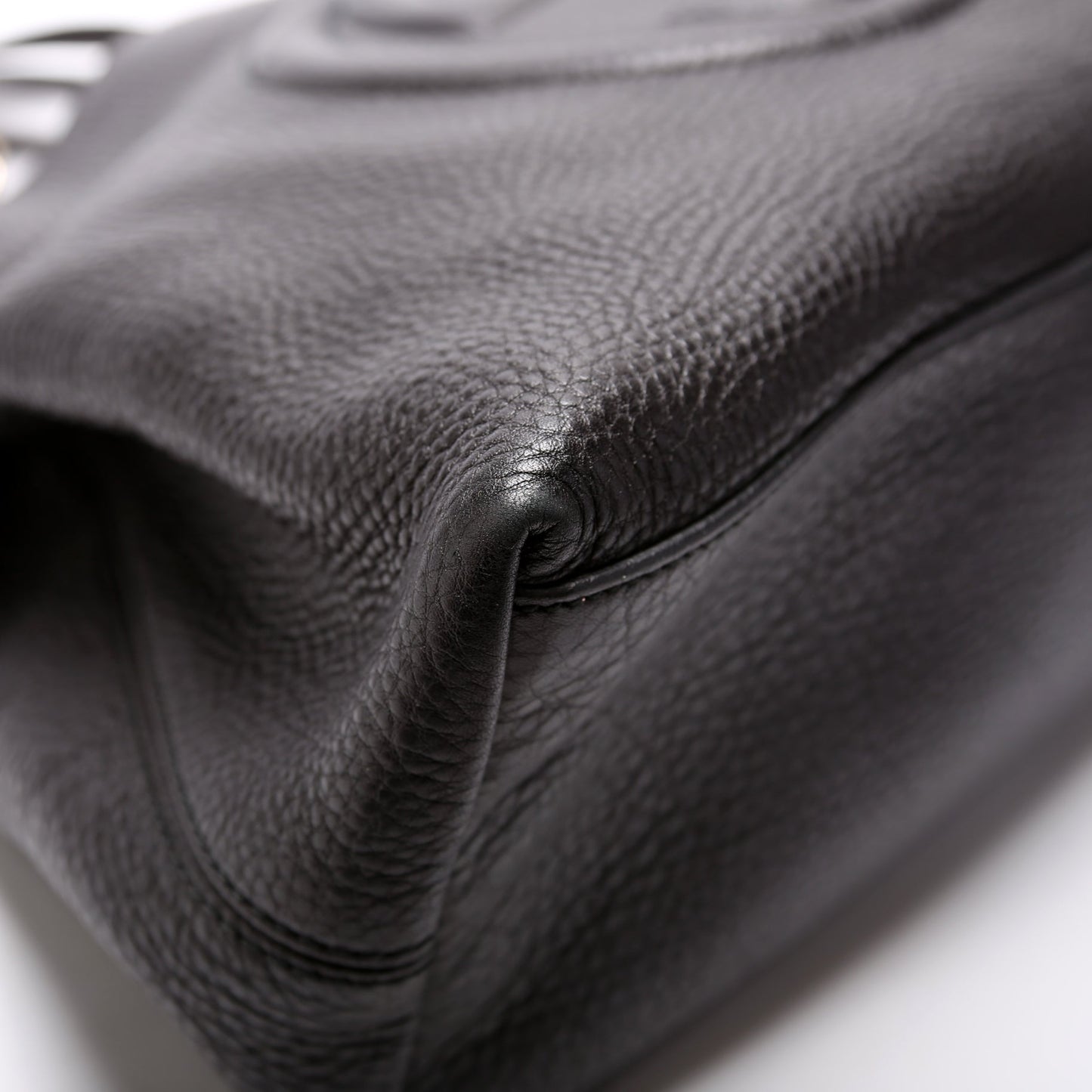 308982 Soho Leather Shoulder Medium