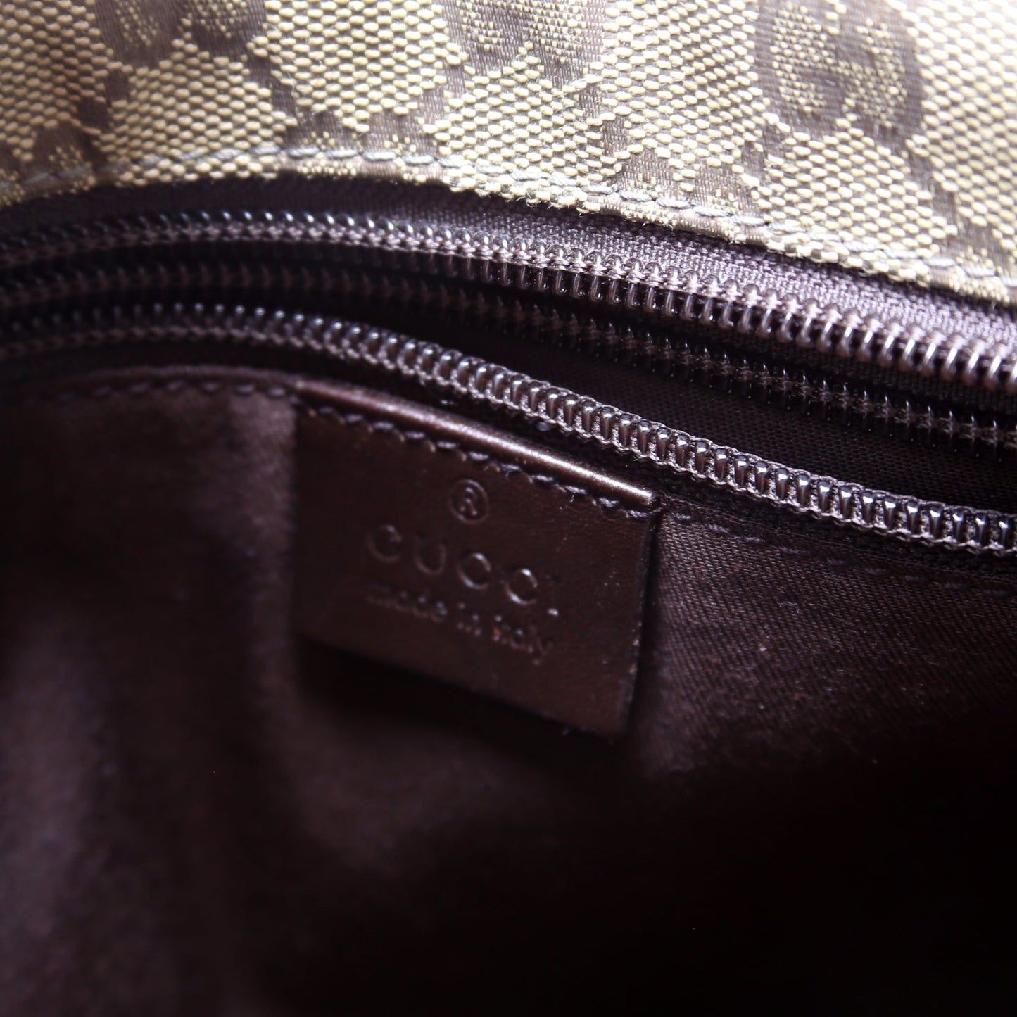 189748 Shelly Web Shoulder