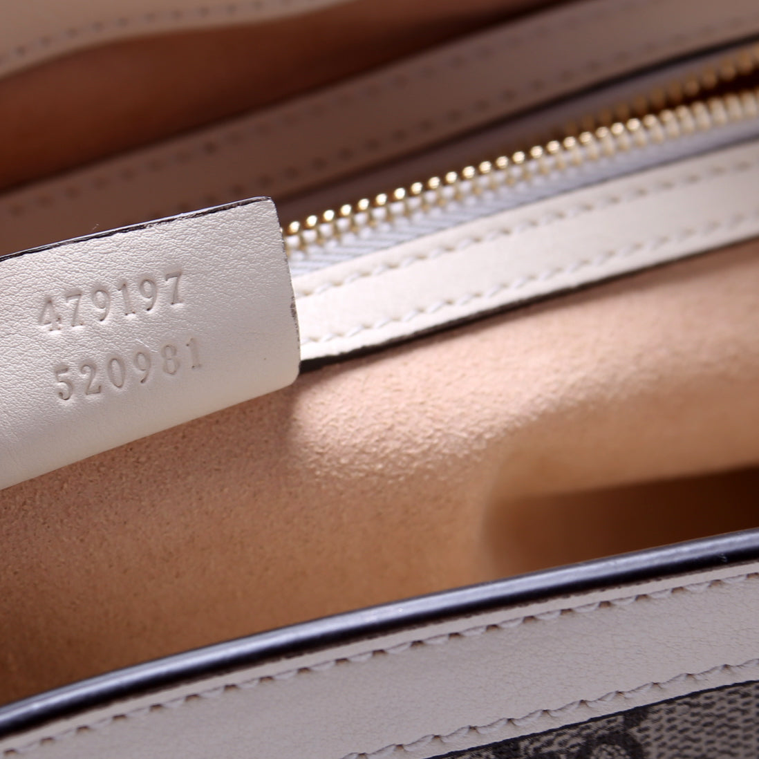 479197 Padlock GG Bees Shoulder Medium Cream
