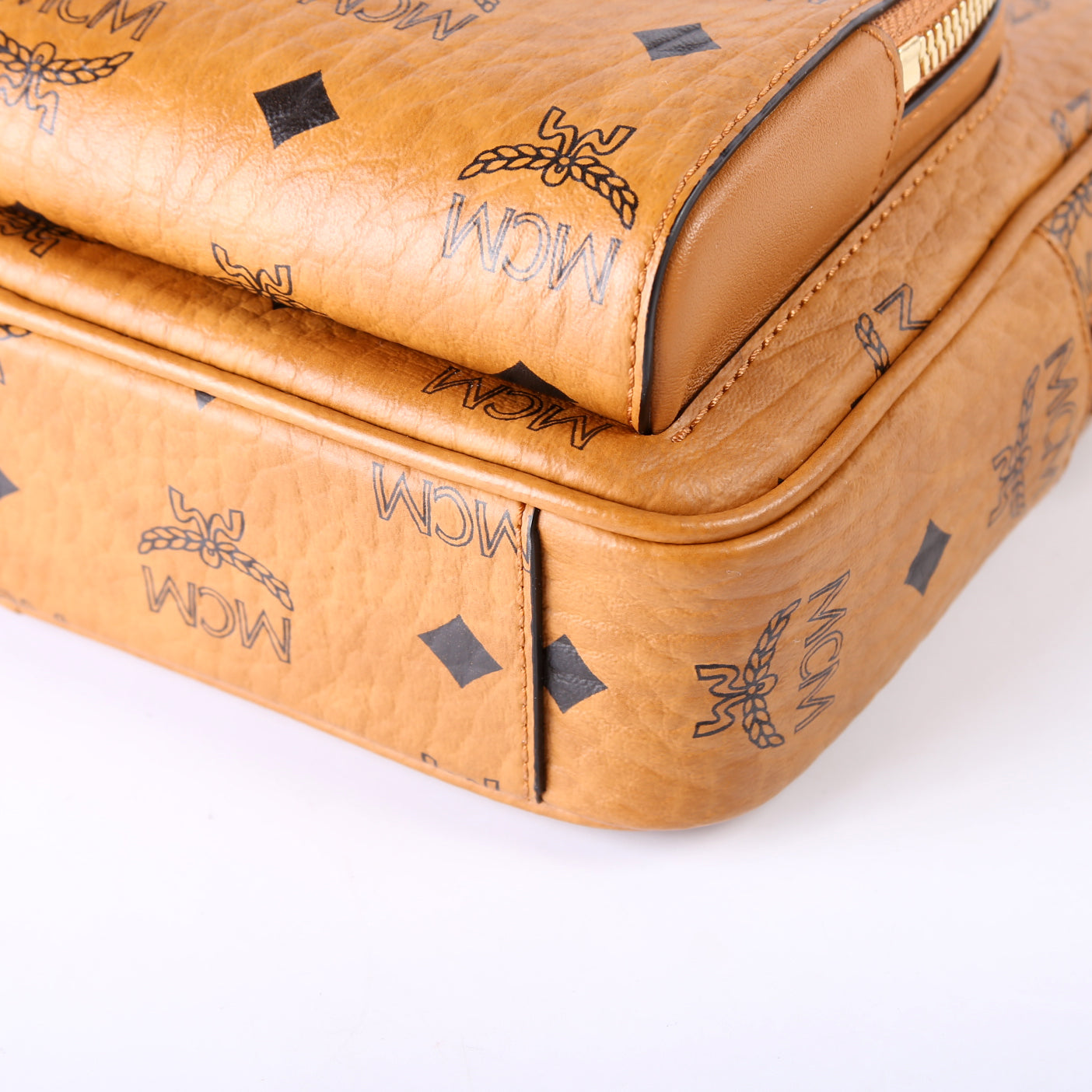 Visetos Aren Small Crossbody Cognac