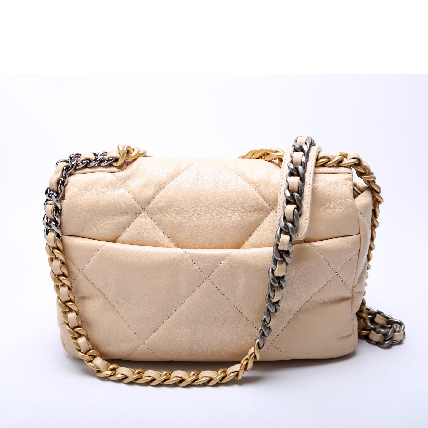 19 Medium Flap Quilted Goatskin 28M Beige