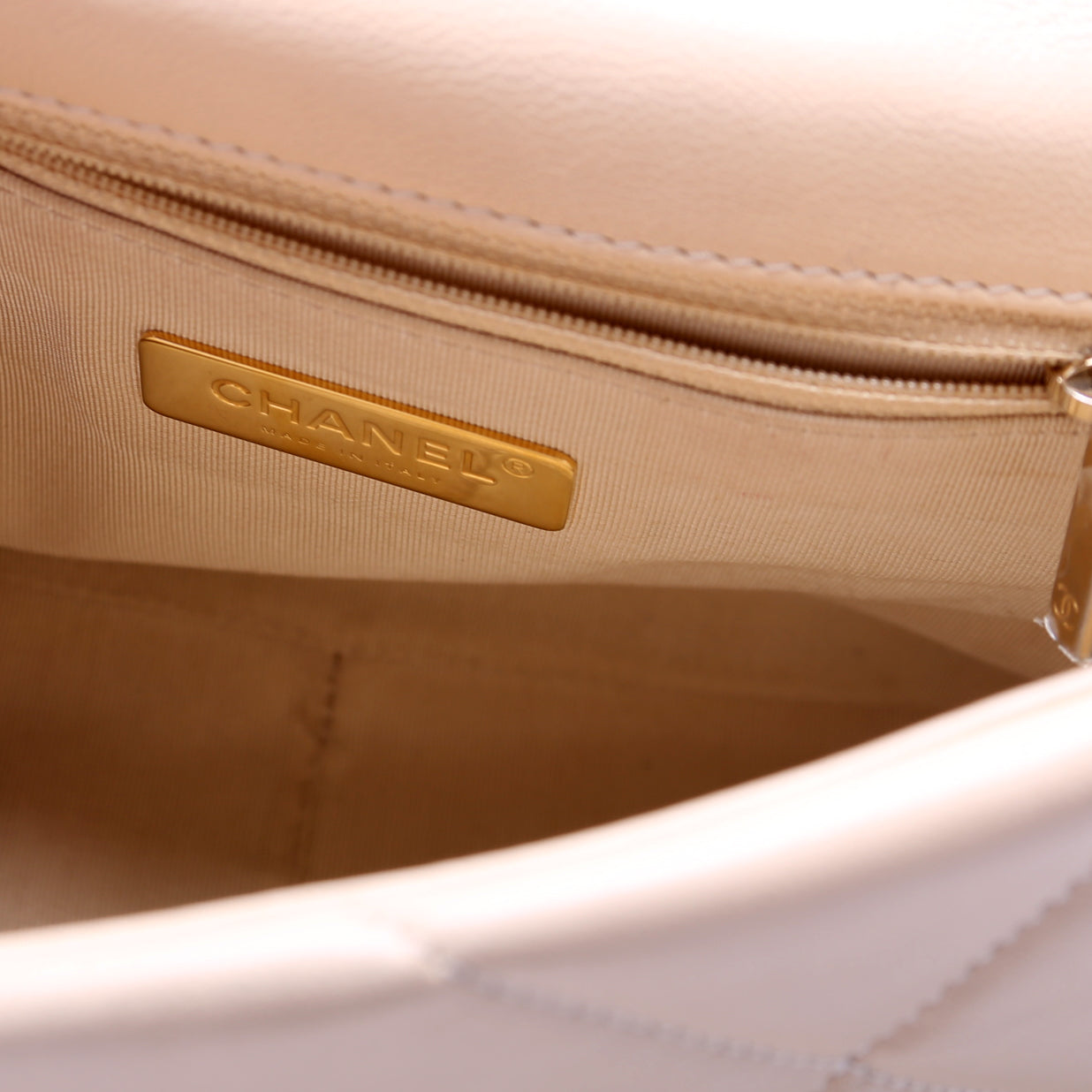 19 Medium Flap Quilted Goatskin 28M Beige
