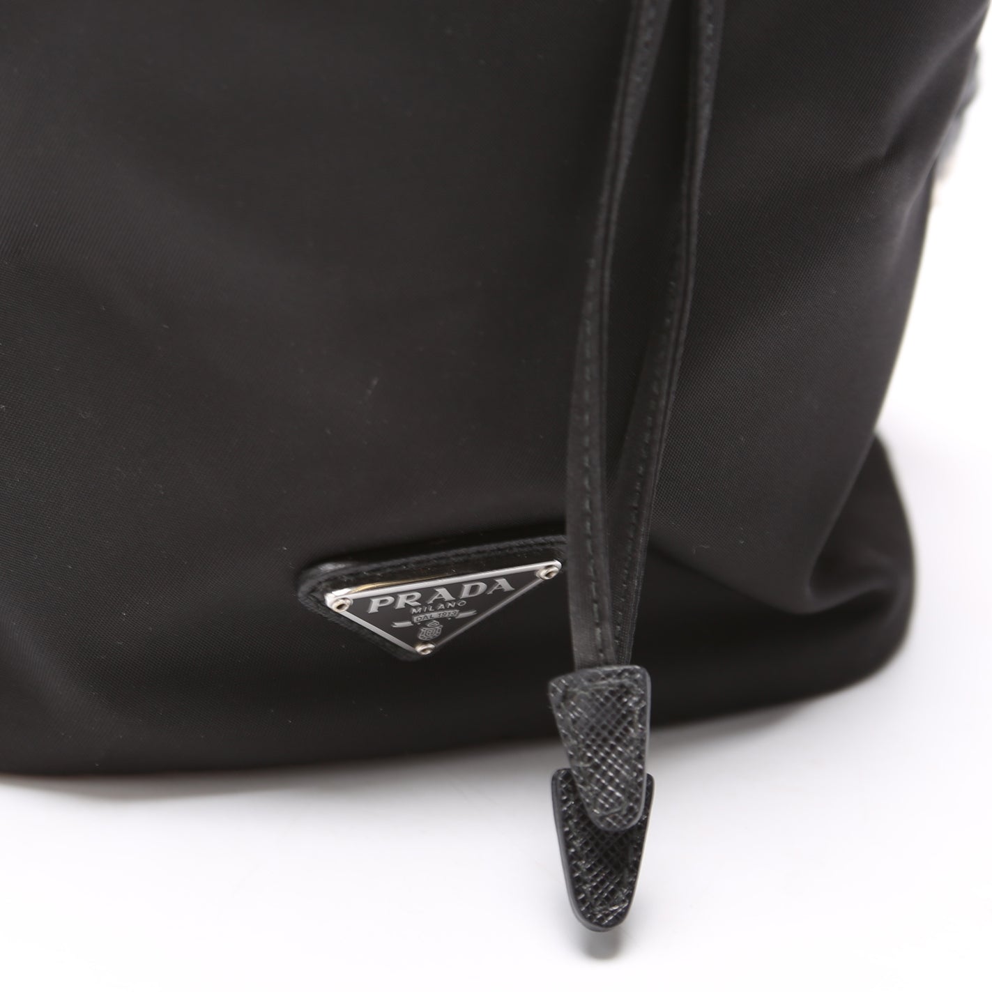 1NE369 Re-Nylon Drawstring Pouch Black