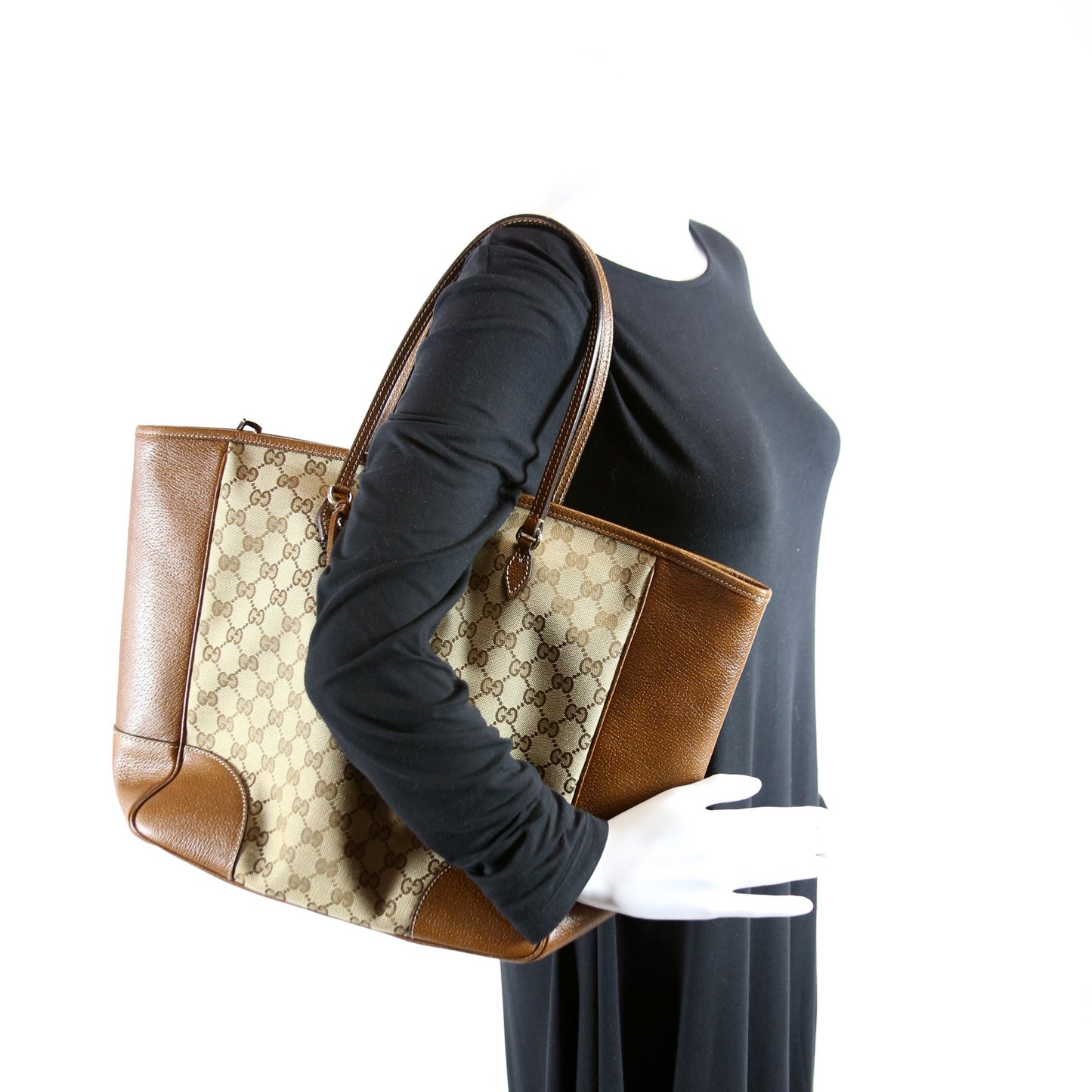 323671 GG Canvas Bree Zip Tote Medium Brown