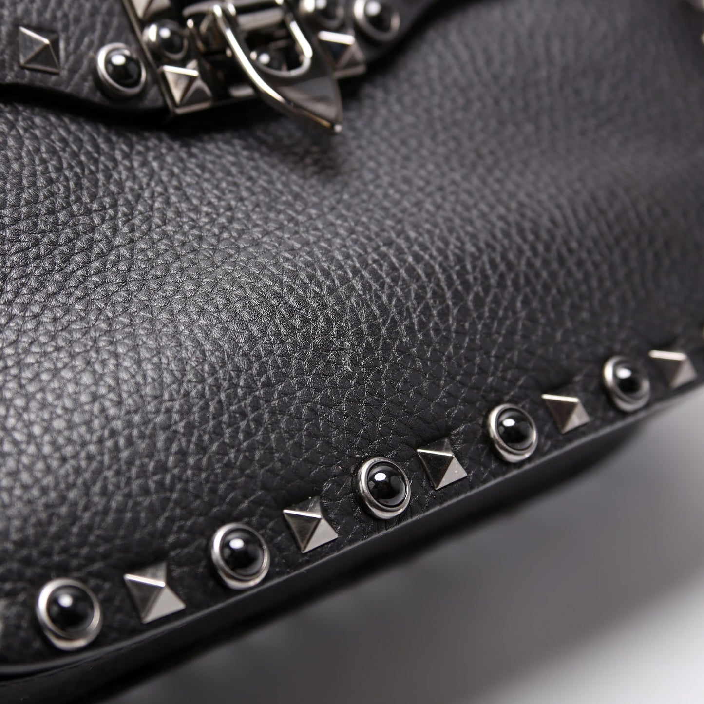 Rockstud Rolling Medium Crossbody Black