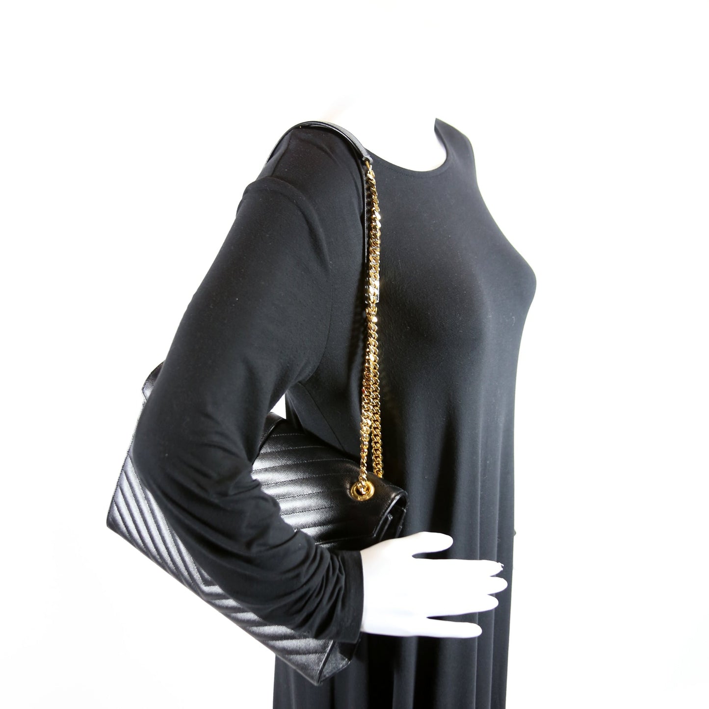 396910 Envelope Chevron Large Black