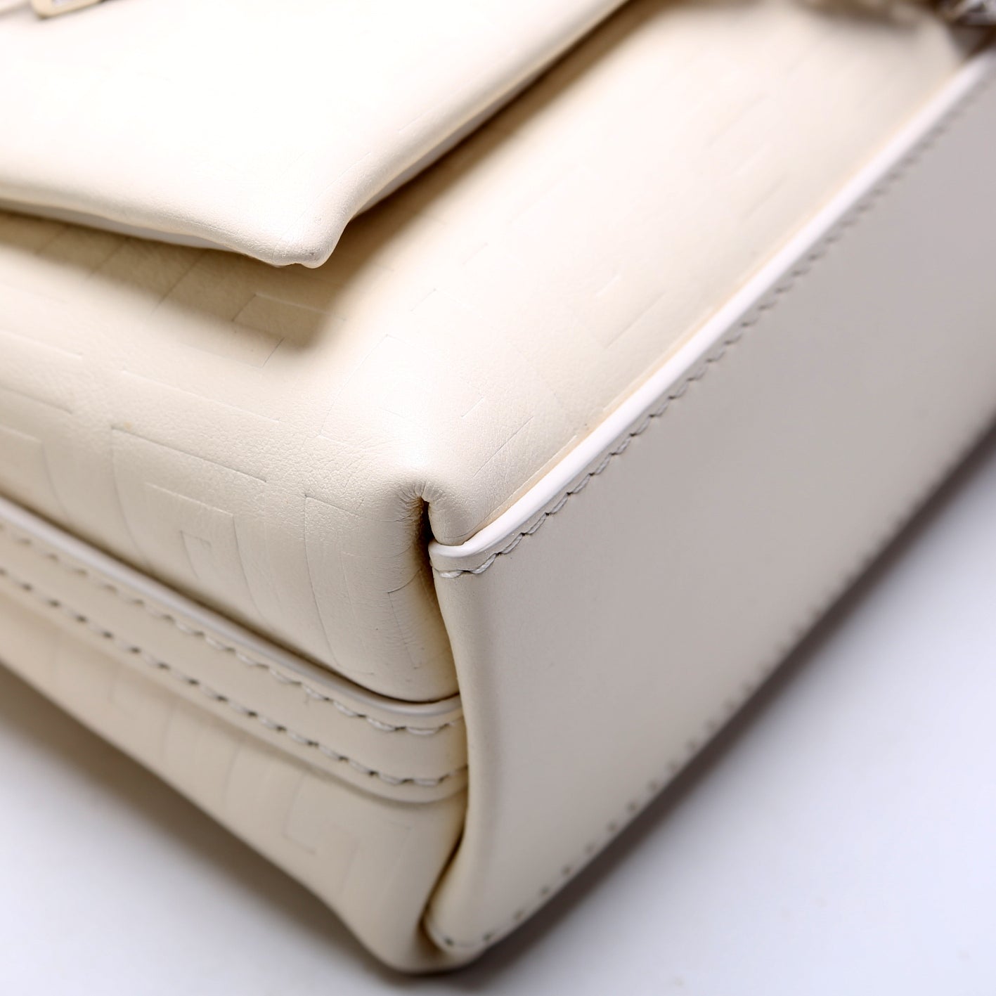 4G Soft Small Leather Cream
