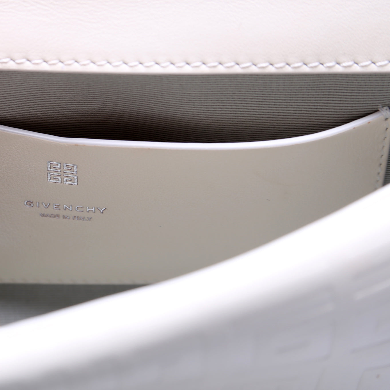 4G Soft Small Leather Cream