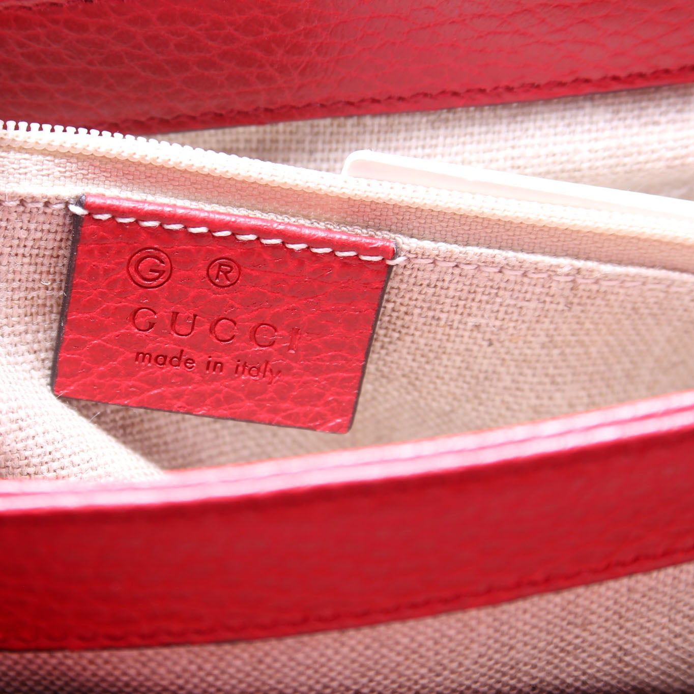 510302 Medium Interlocking Satchel Red