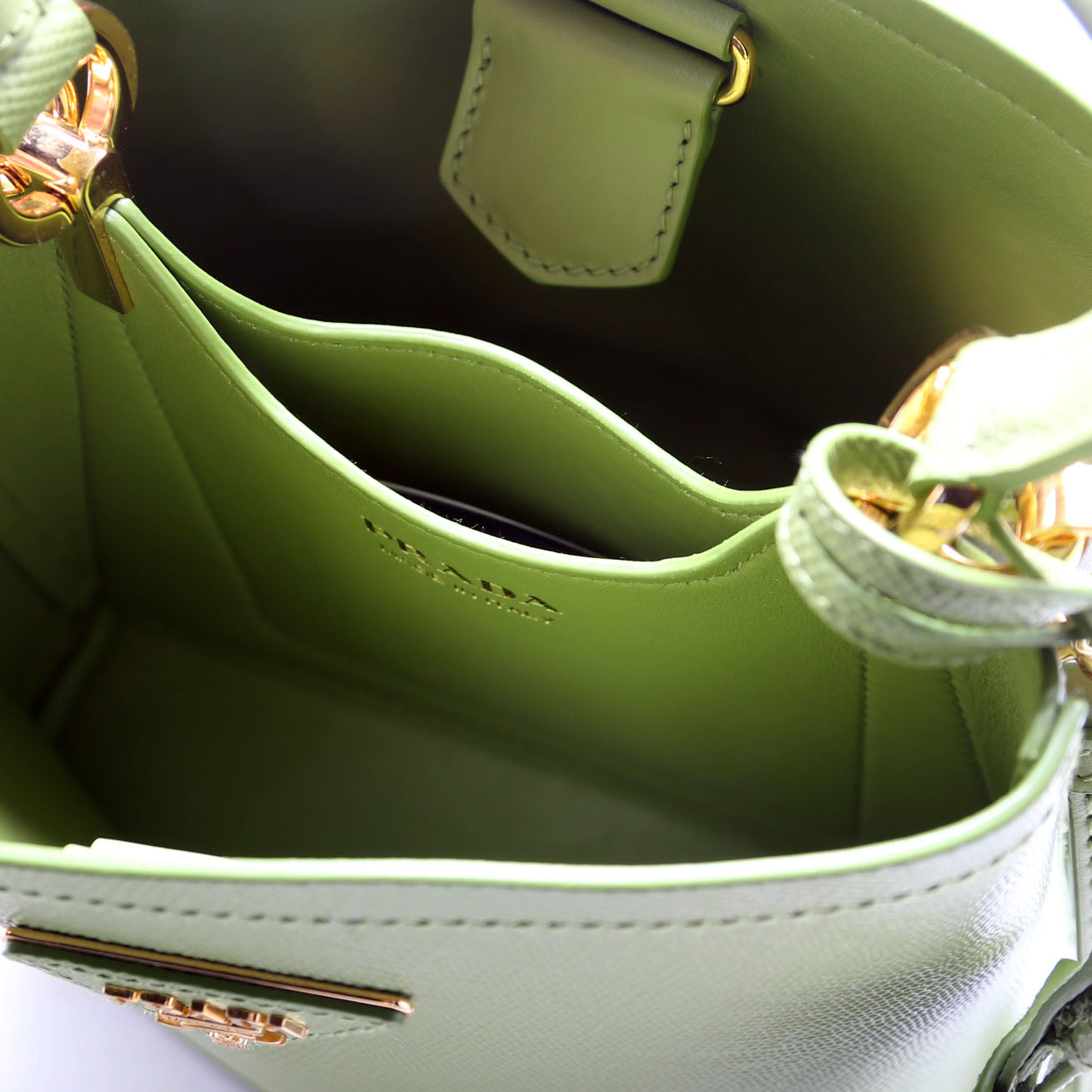 1BA217 Saffiano Cuir Small Panier Bag Green