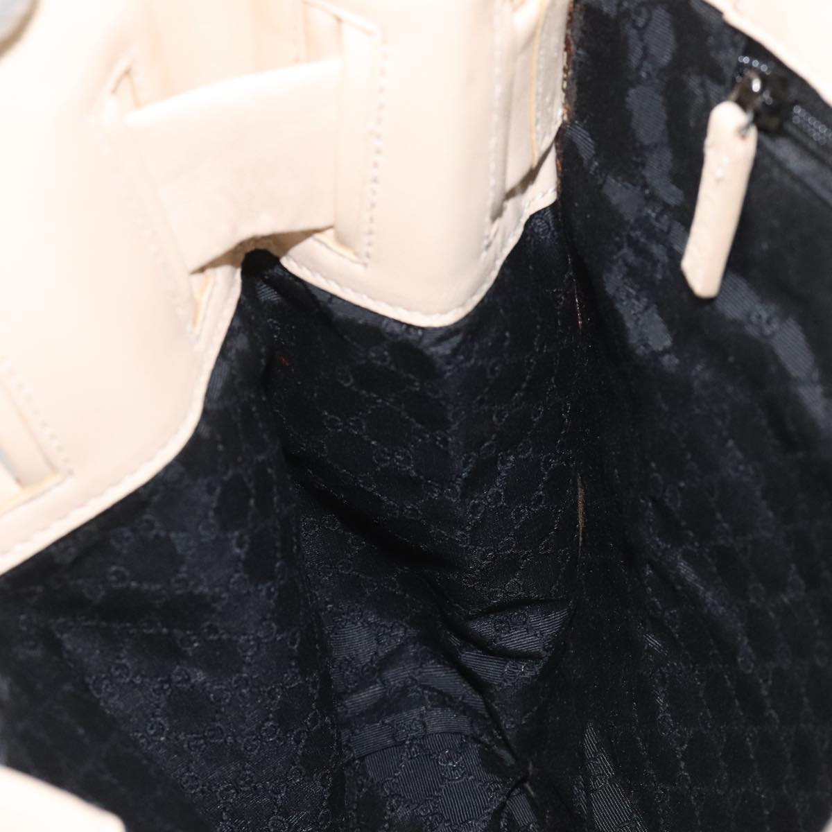 Gucci Drawstring Beige Leather Shoulder Bag