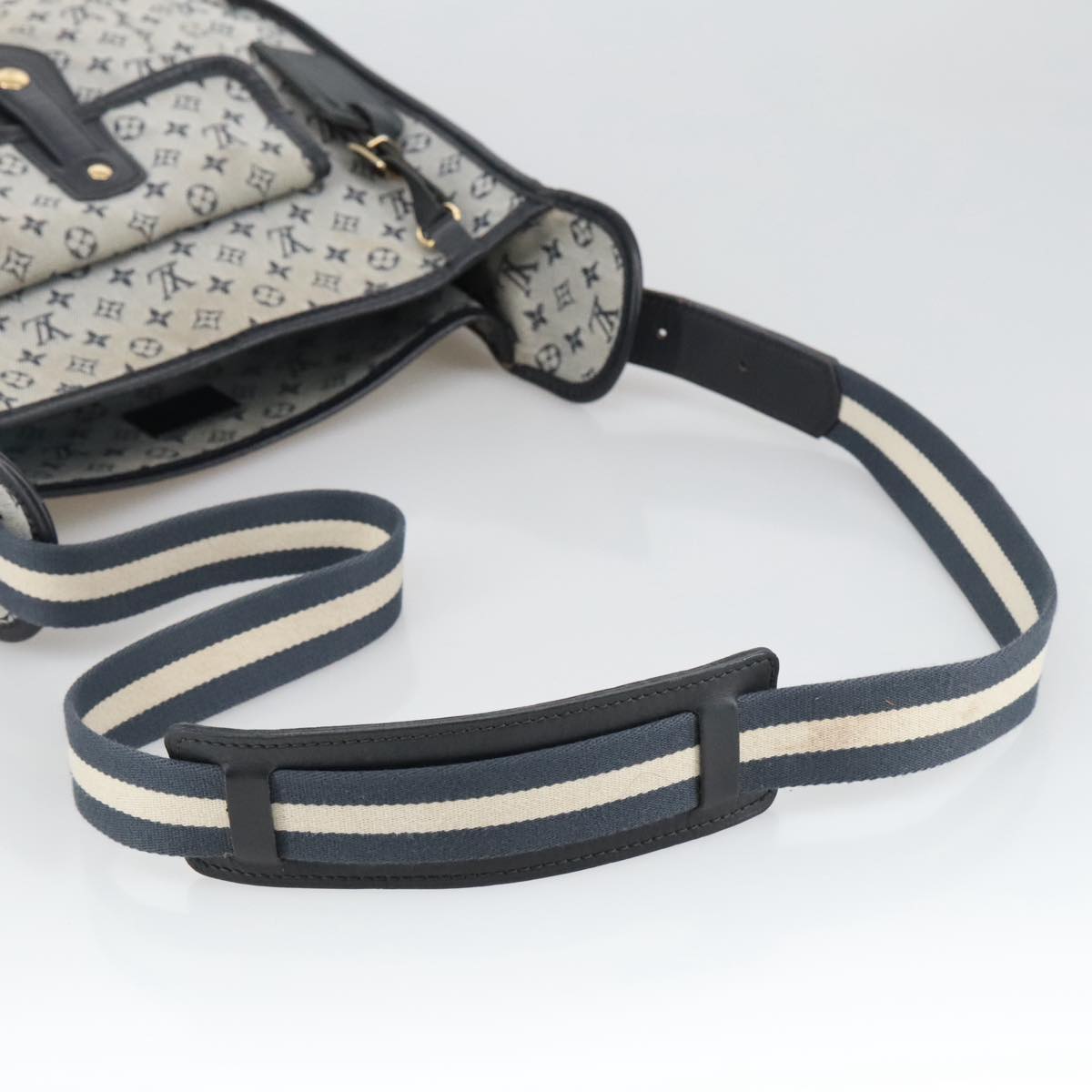 Louis Vuitton Mary Kate Grey Canvas Shoulder Bag