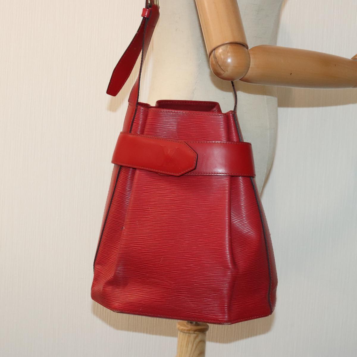 Louis Vuitton Sac D'épaule Red Leather Shoulder Bag