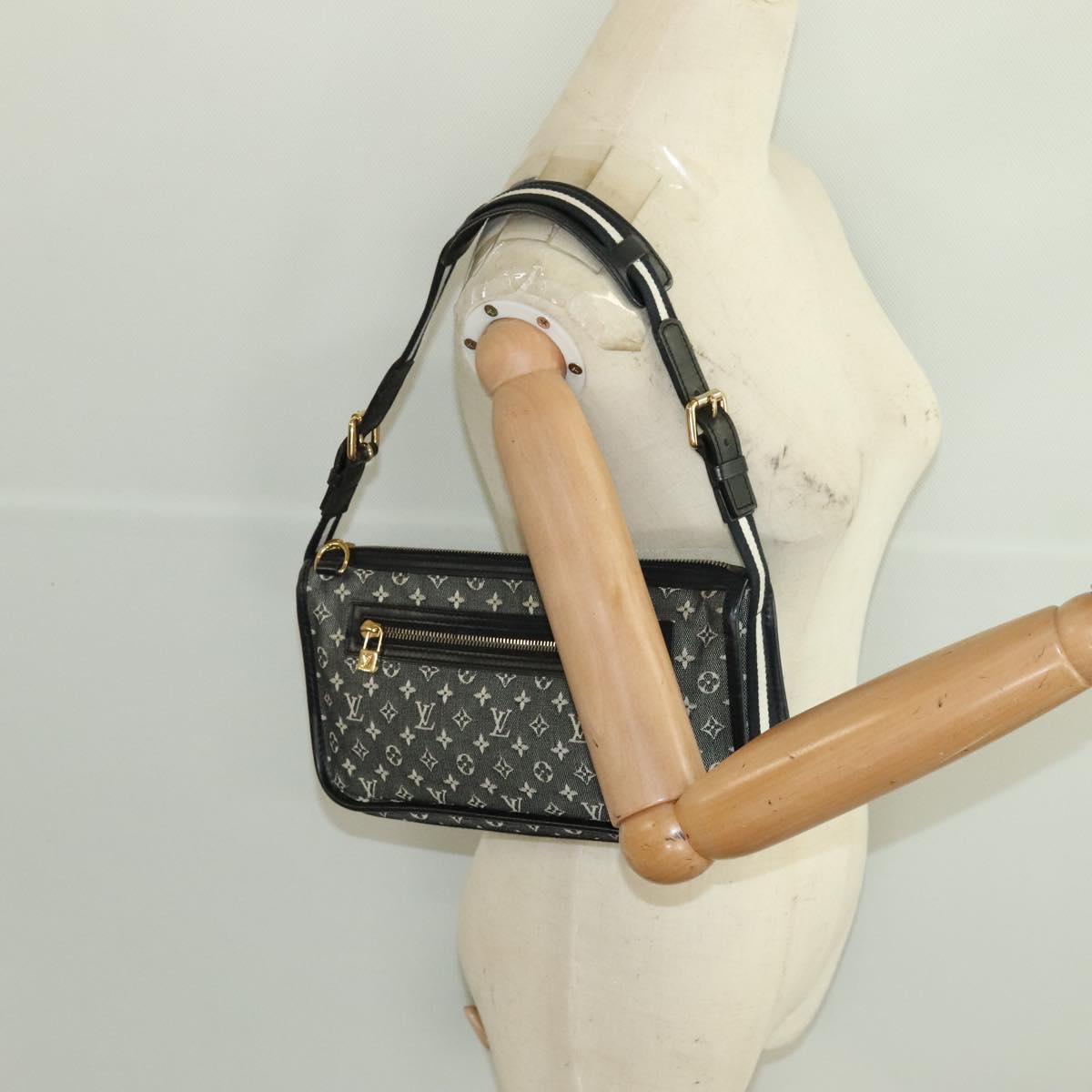 Louis Vuitton Pochette Black Canvas Shoulder Bag