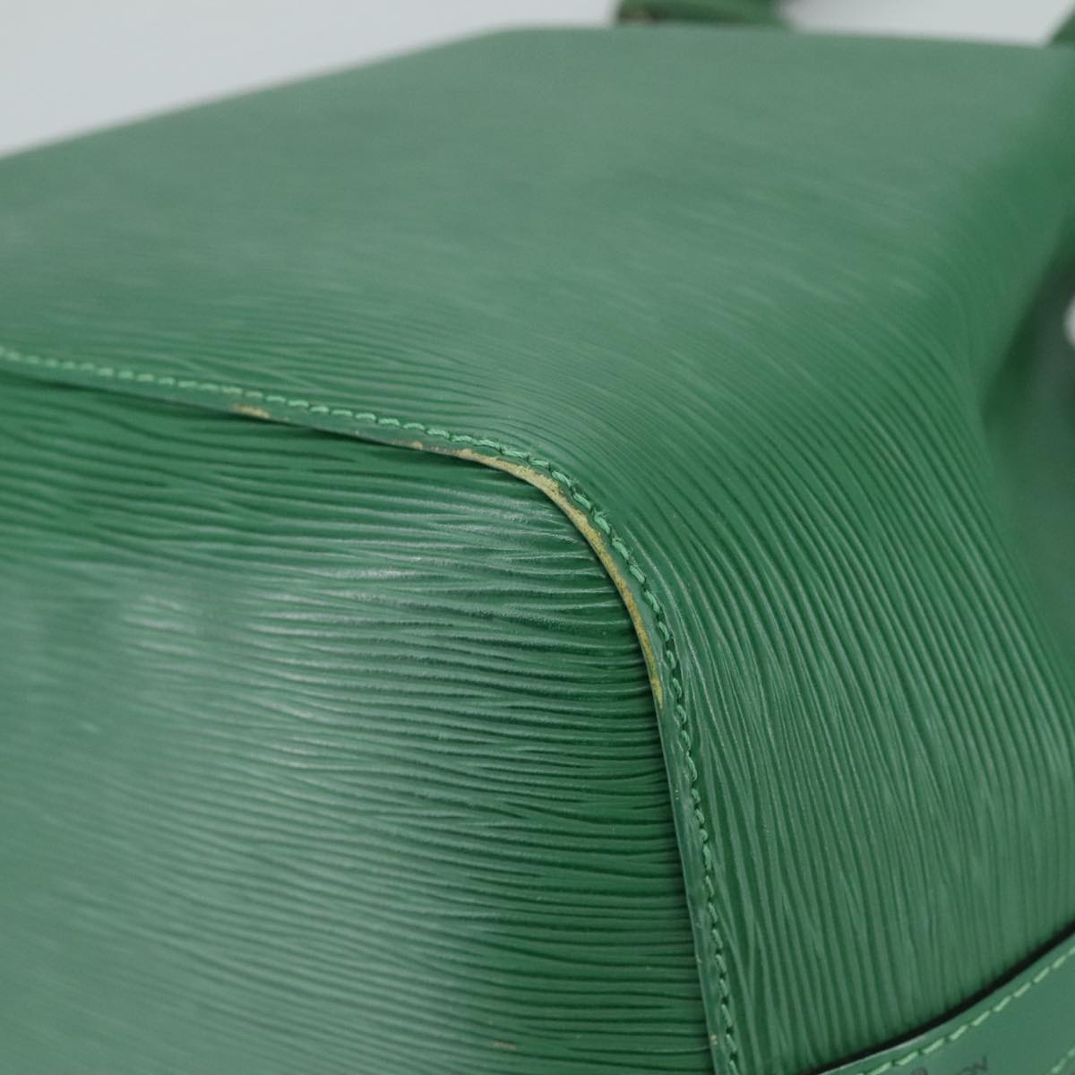 Louis Vuitton Noé Green Leather Shoulder Bag