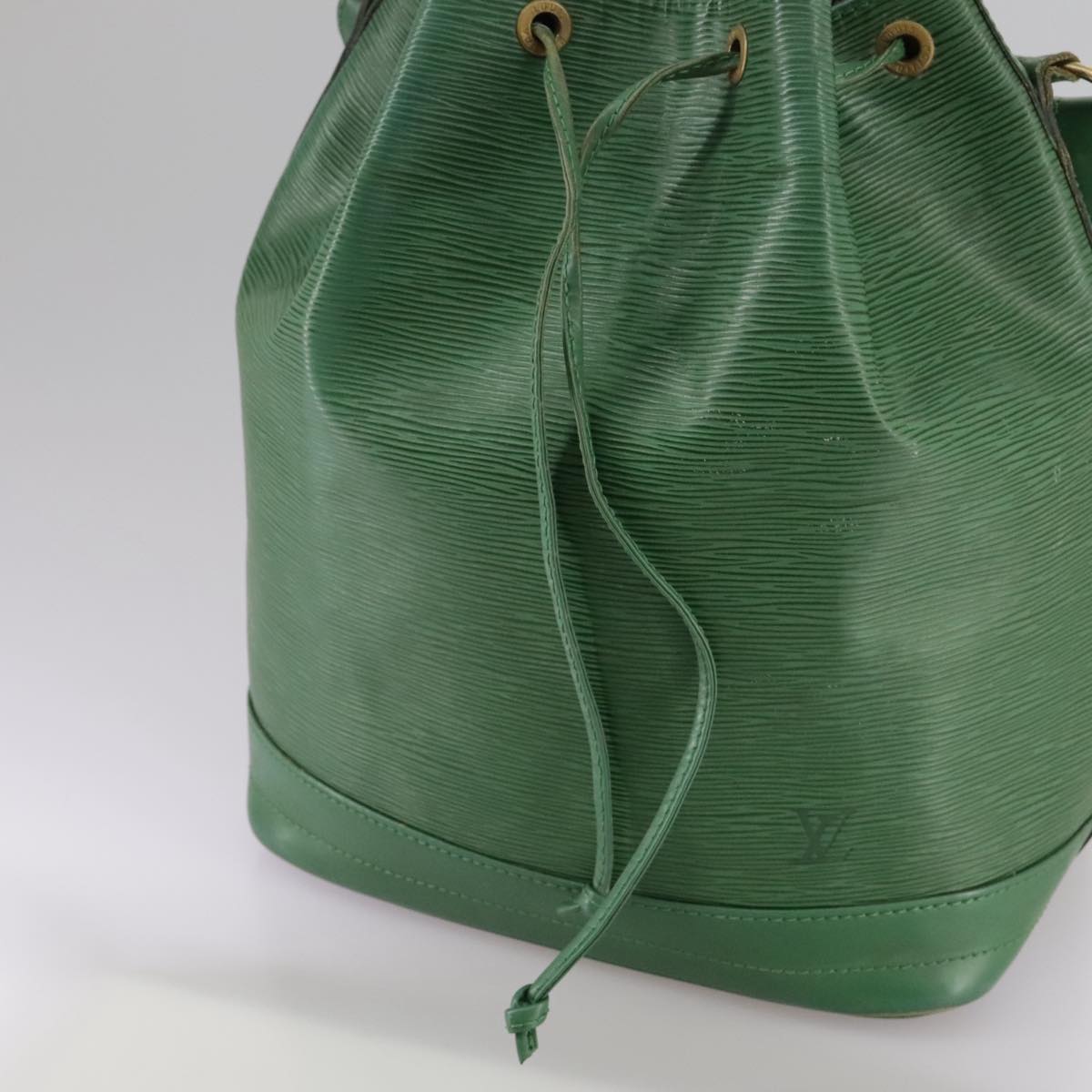 Louis Vuitton Noe Green Leather Shoulder Bag
