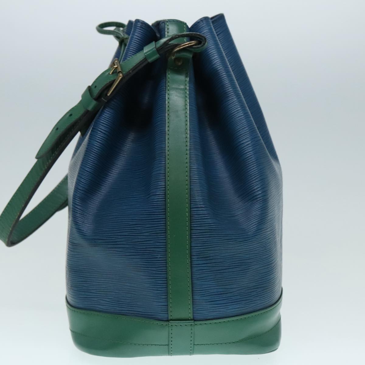 Louis Vuitton Noé Blue Leather Shoulder Bag