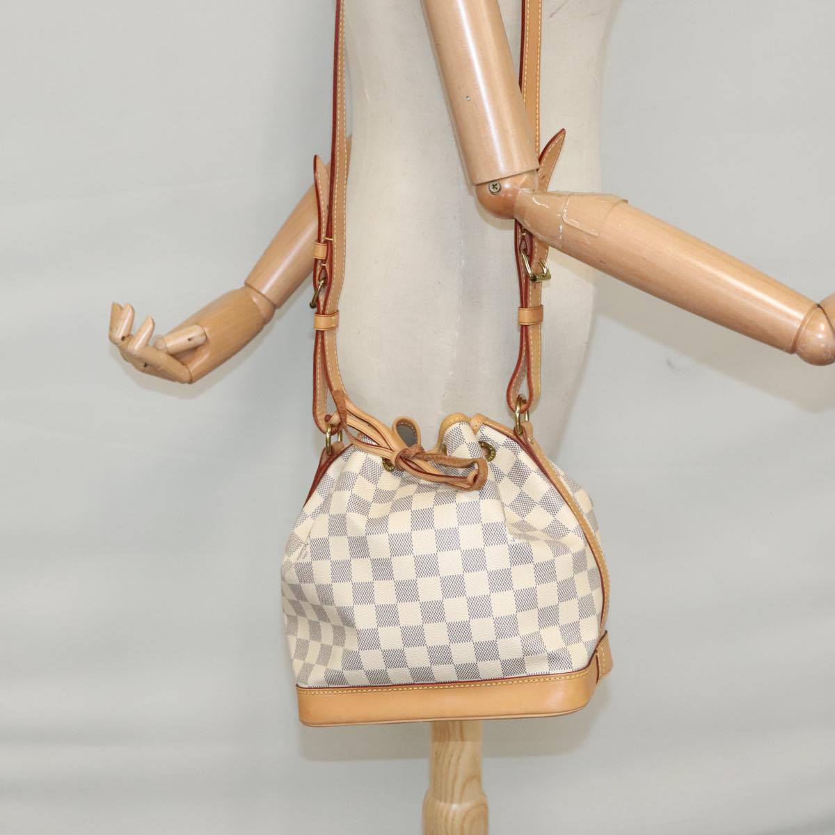 Louis Vuitton Noé Bb White Canvas Shoulder Bag