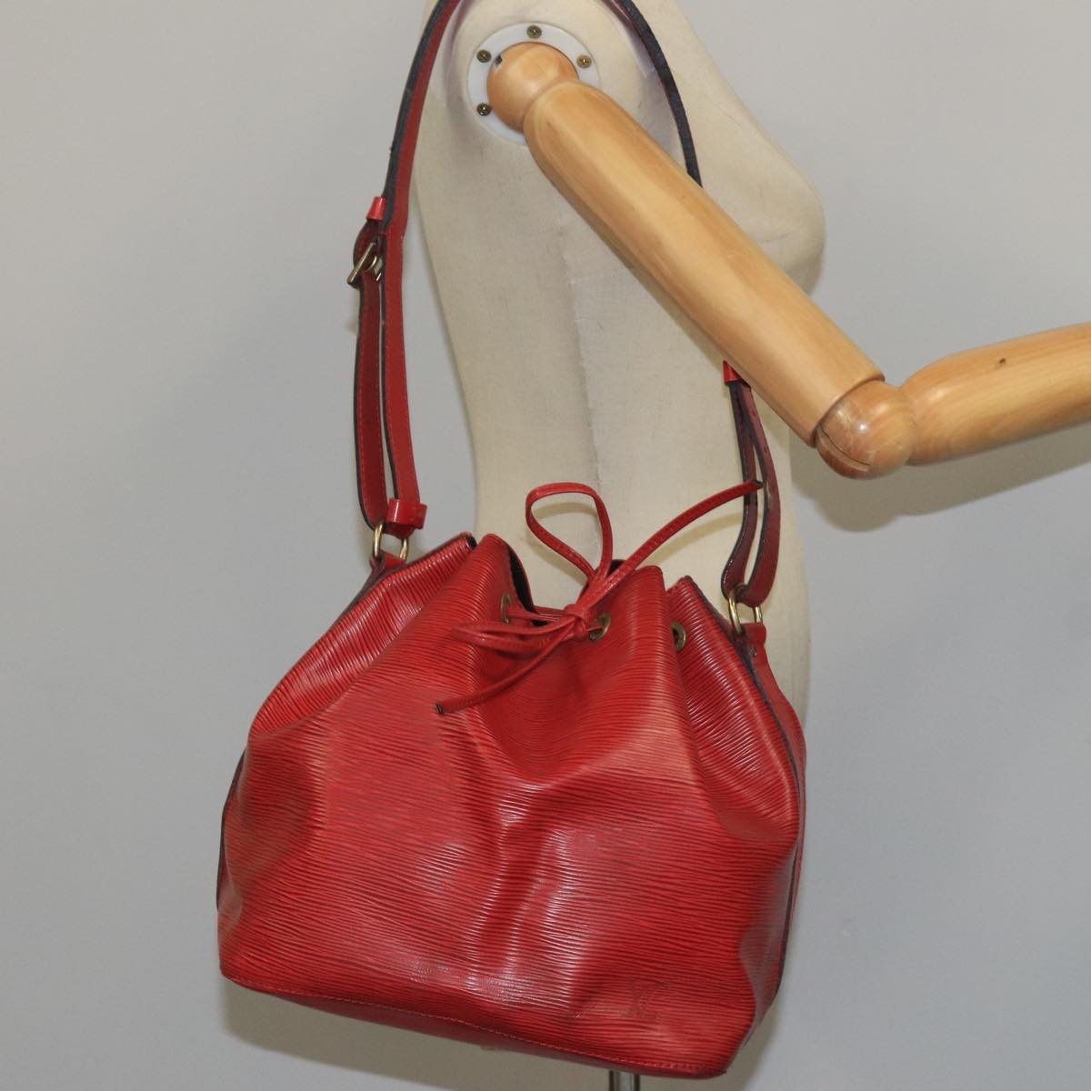 Louis Vuitton Noe Red Leather Shoulder Bag