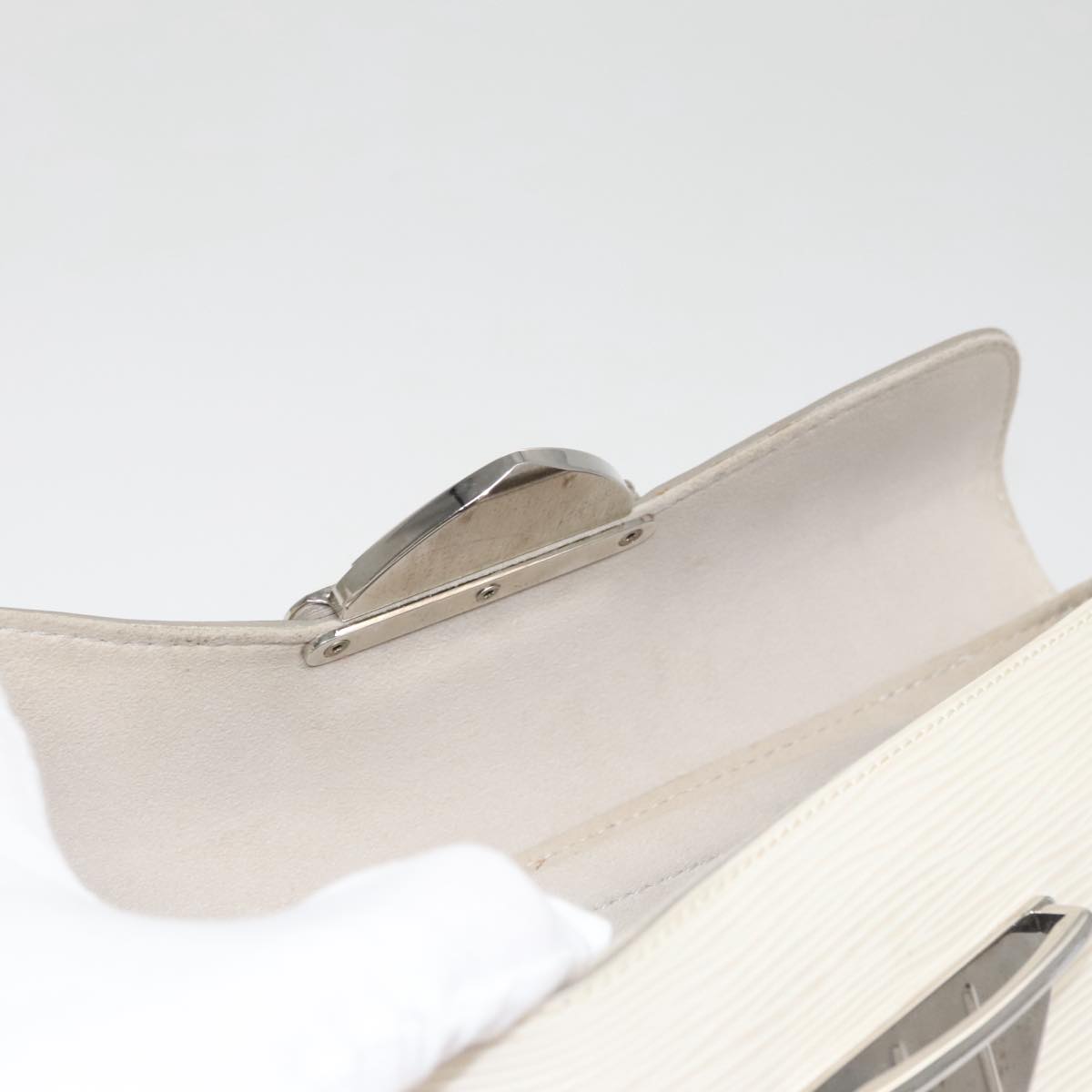 Louis Vuitton Montaigne White Leather Shoulder Bag