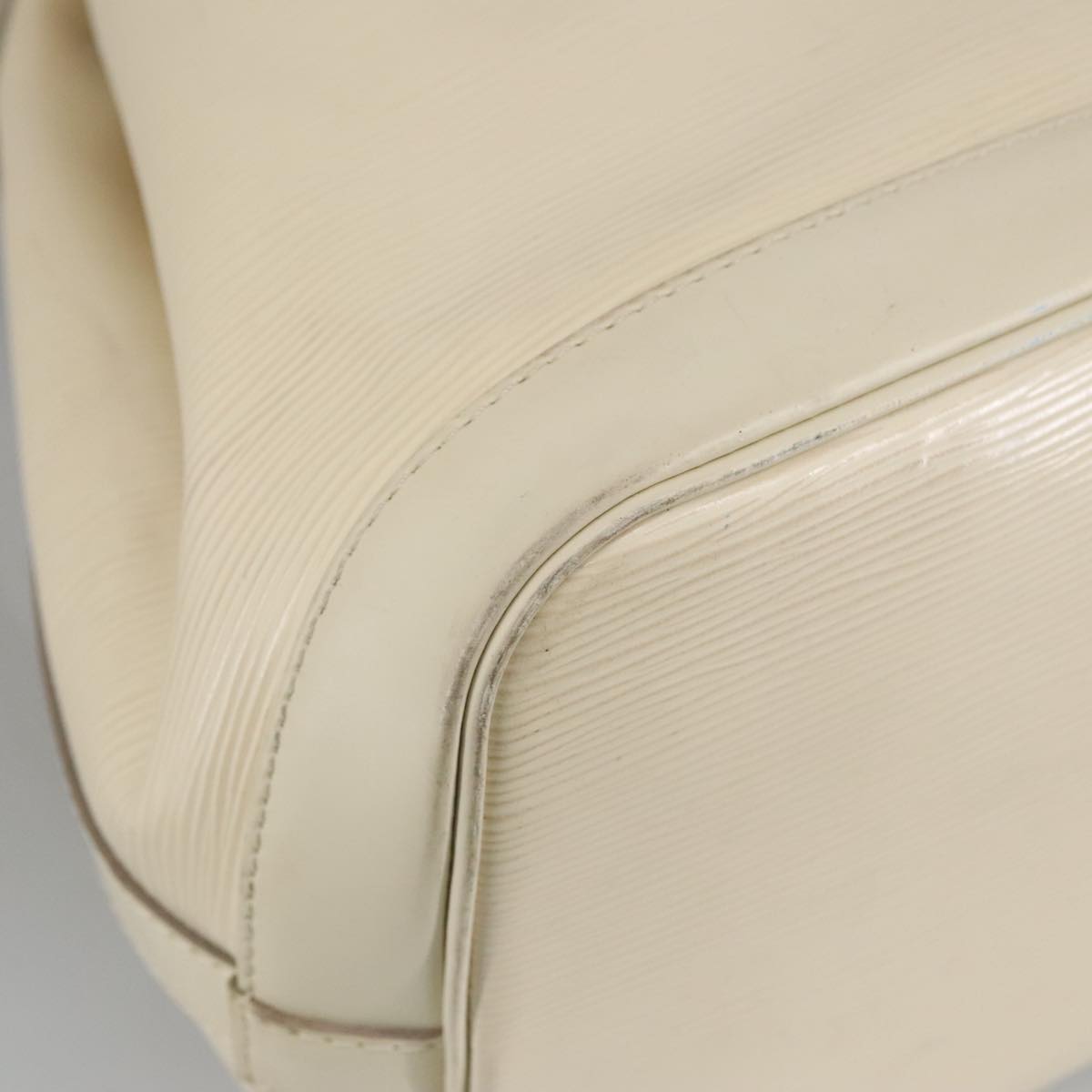 Louis Vuitton Petit Noé White Leather Shoulder Bag