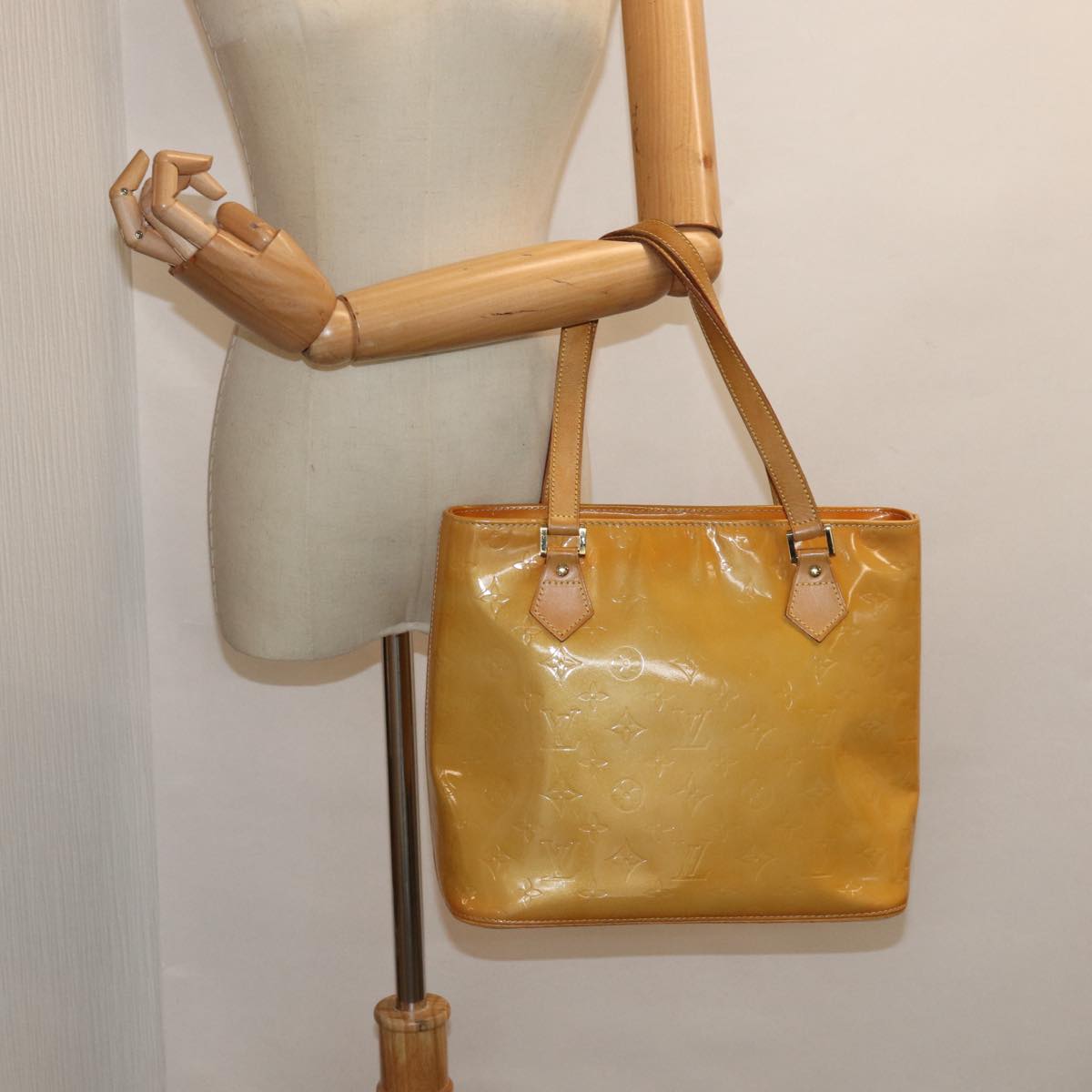 Louis Vuitton Houston Beige Patent Leather Handbag