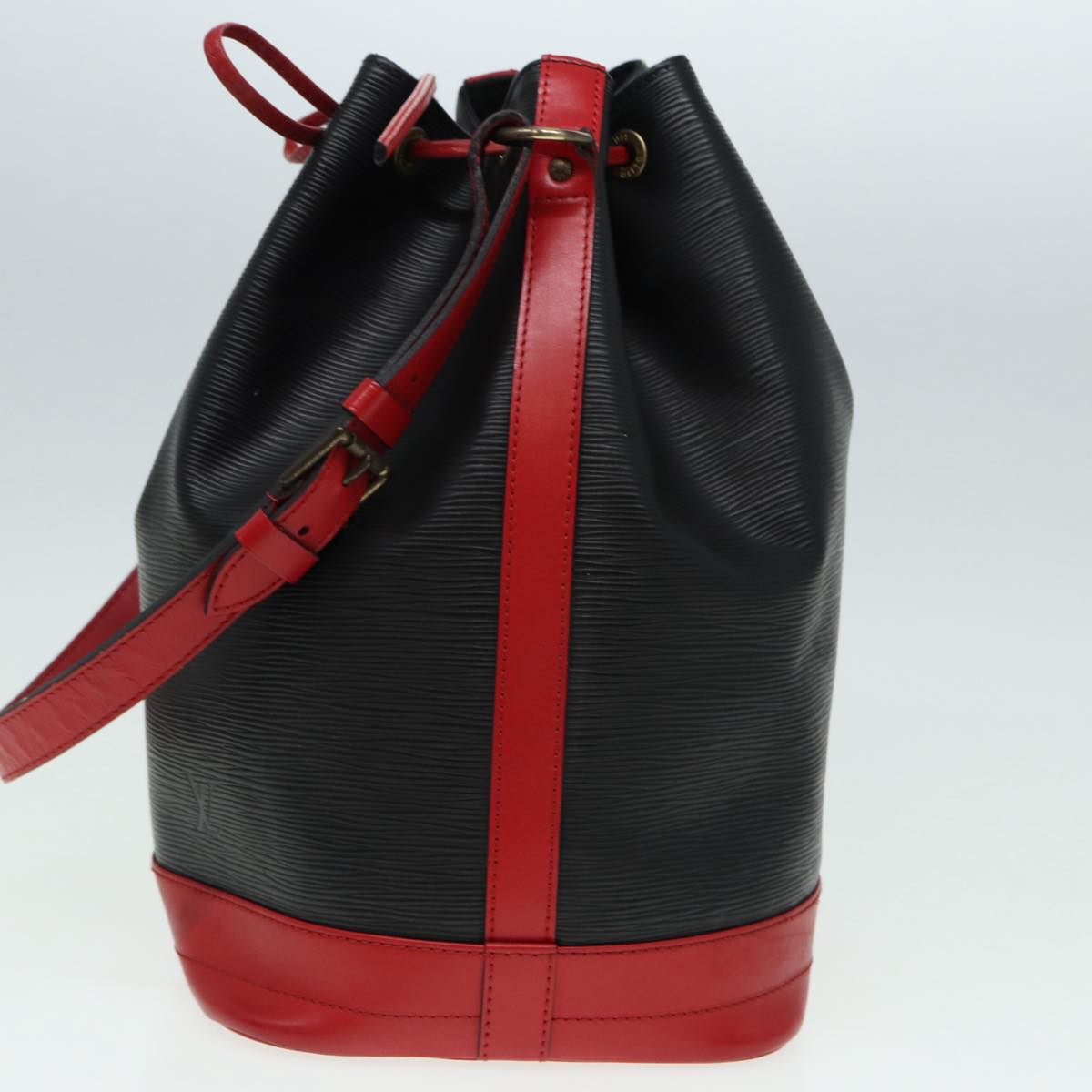 Louis Vuitton Noe Black Leather Shoulder Bag