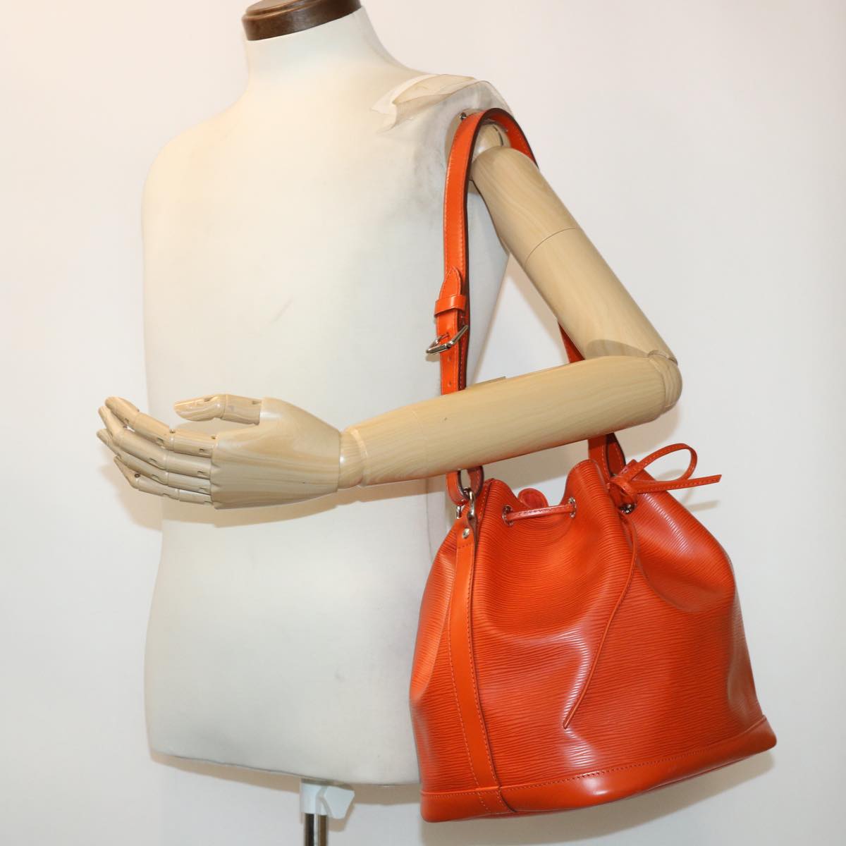 Louis Vuitton Petit Noé Orange Leather Shoulder Bag