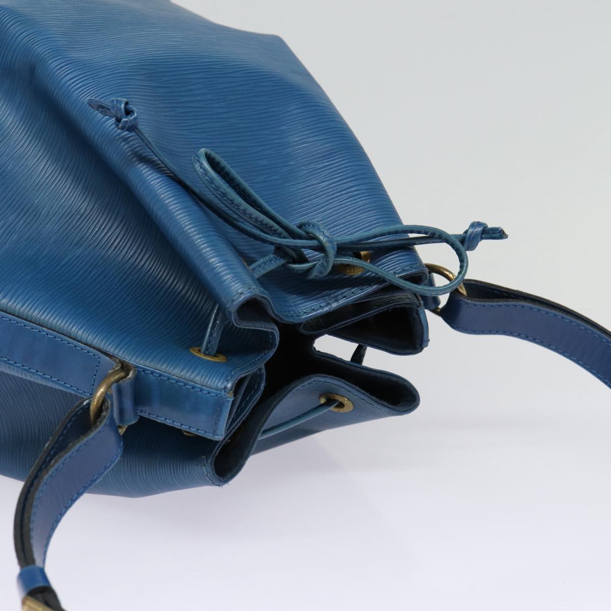 Louis Vuitton Noé Blue Leather Shoulder Bag