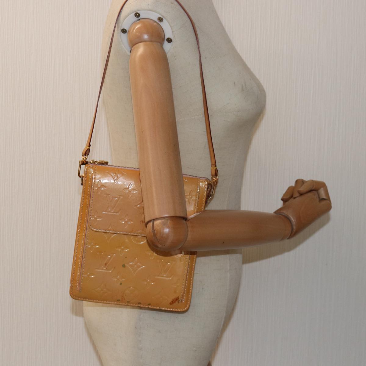 Louis Vuitton Mott Beige Patent Leather Clutch Bag