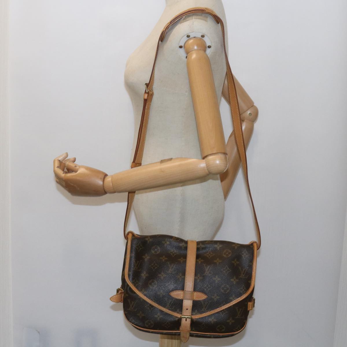 Louis Vuitton Saumur 30 Brown Canvas Shoulder Bag