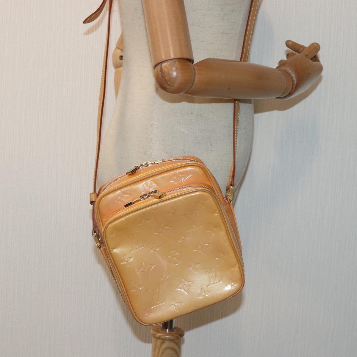 Louis Vuitton Wooster Beige Patent Leather Shoulder Bag