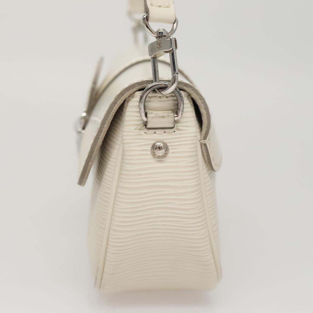 Louis Vuitton Montaigne White Leather Shoulder Bag