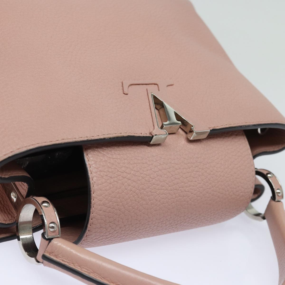 Louis Vuitton Capucines Pink Leather Handbag