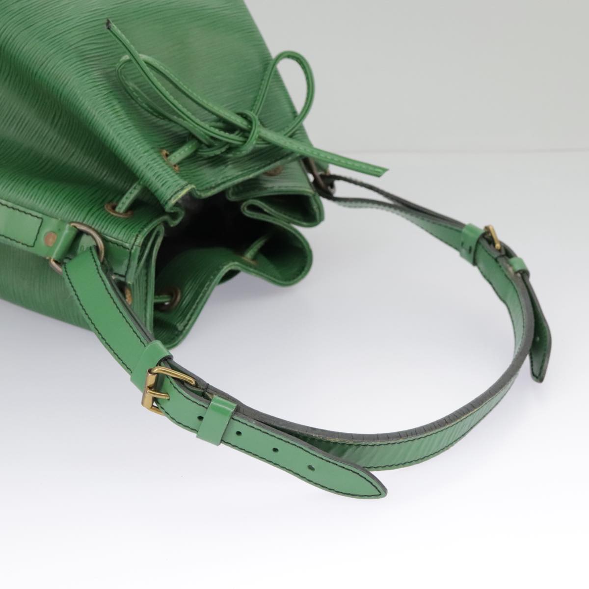 Louis Vuitton Noé Green Leather Shoulder Bag