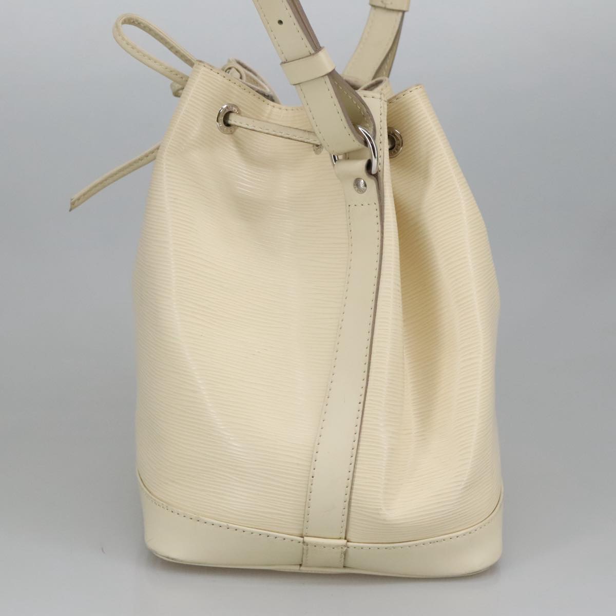 Louis Vuitton Petit Noé White Leather Shoulder Bag