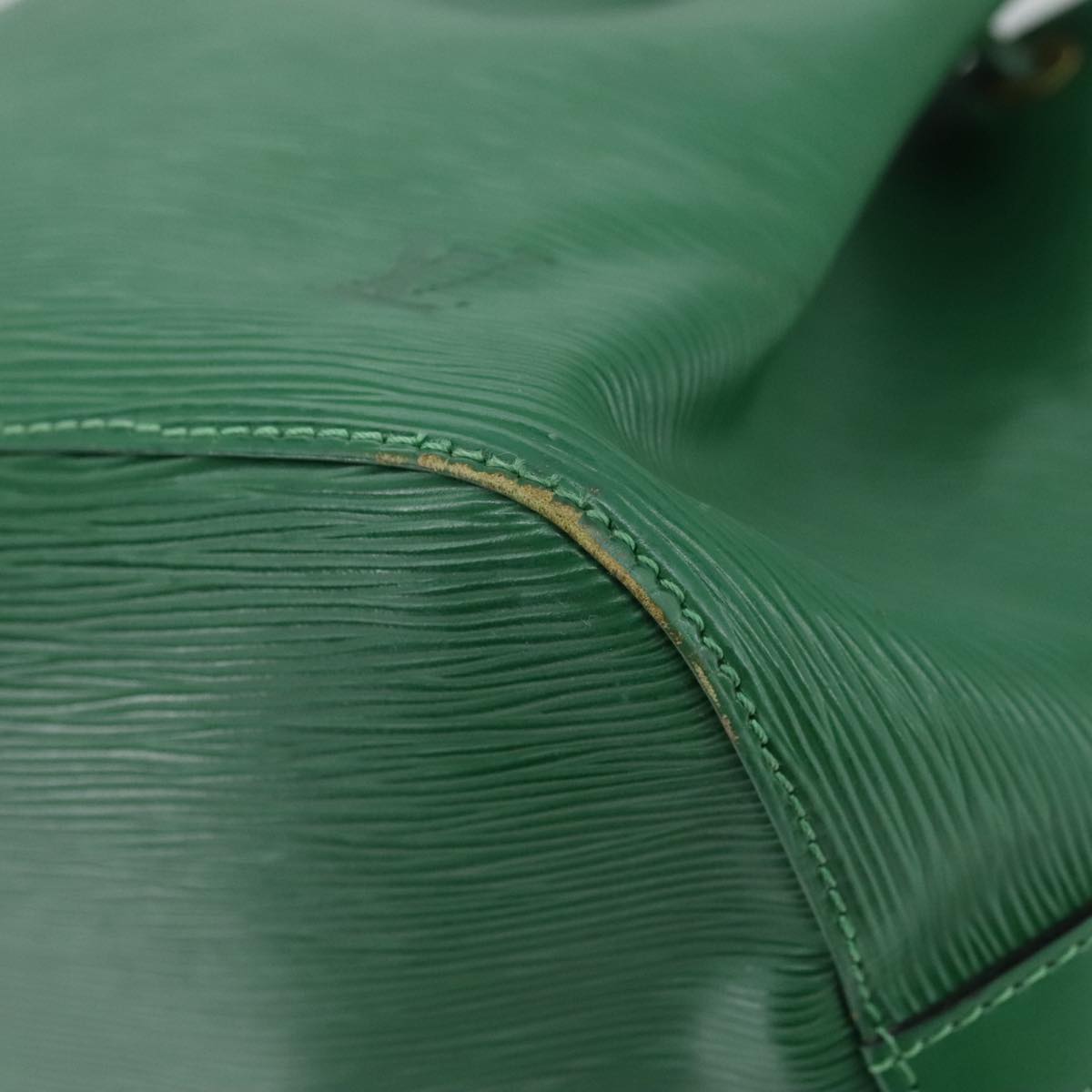 Louis Vuitton Noé Green Leather Shoulder Bag