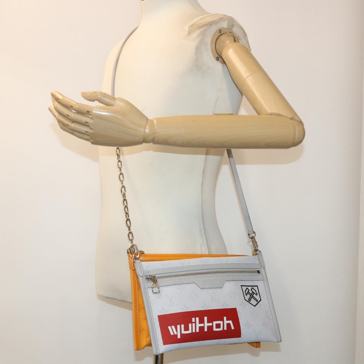 Louis Vuitton Messenger Grey Canvas Shoulder Bag