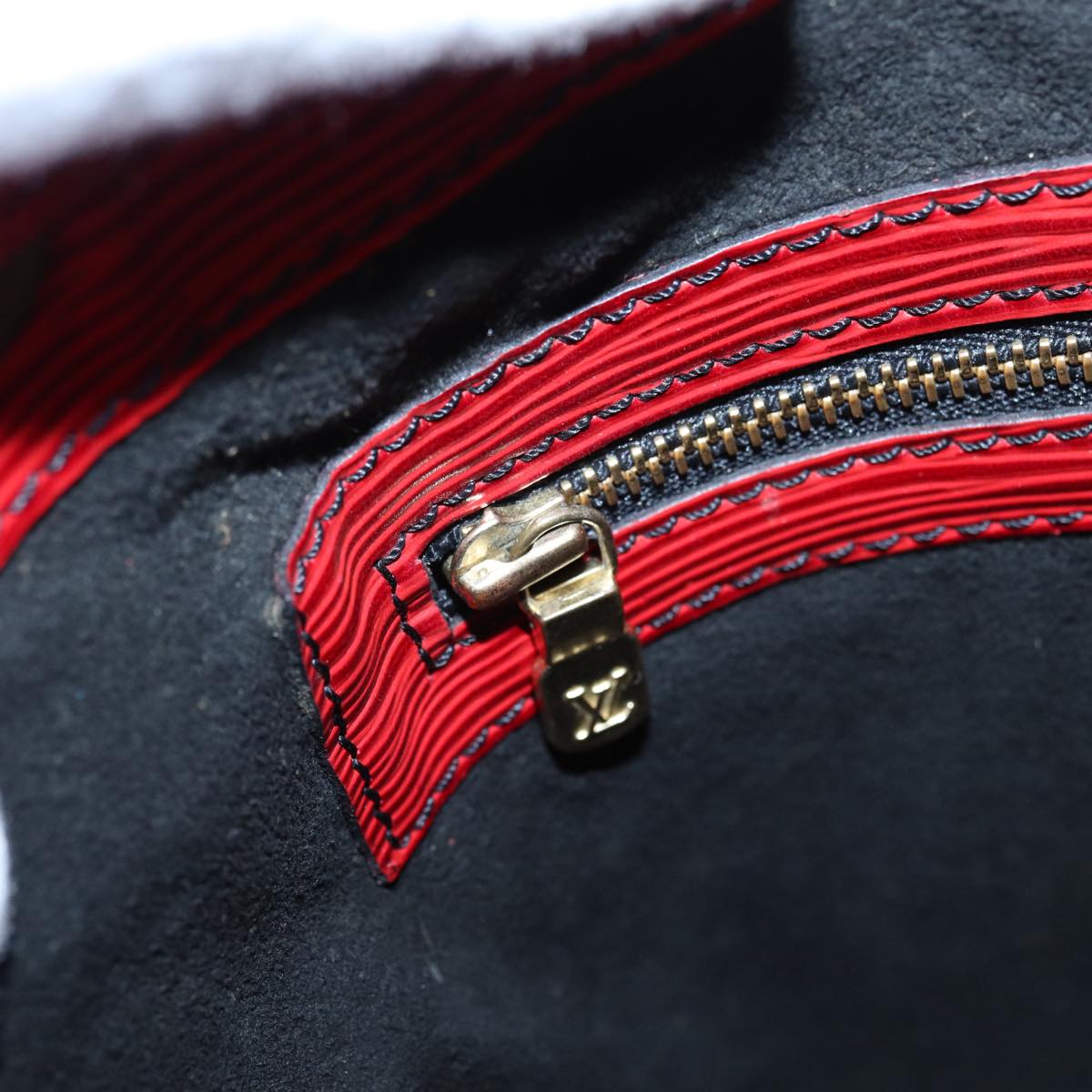 Louis Vuitton Petit Noé Red Leather Shoulder Bag