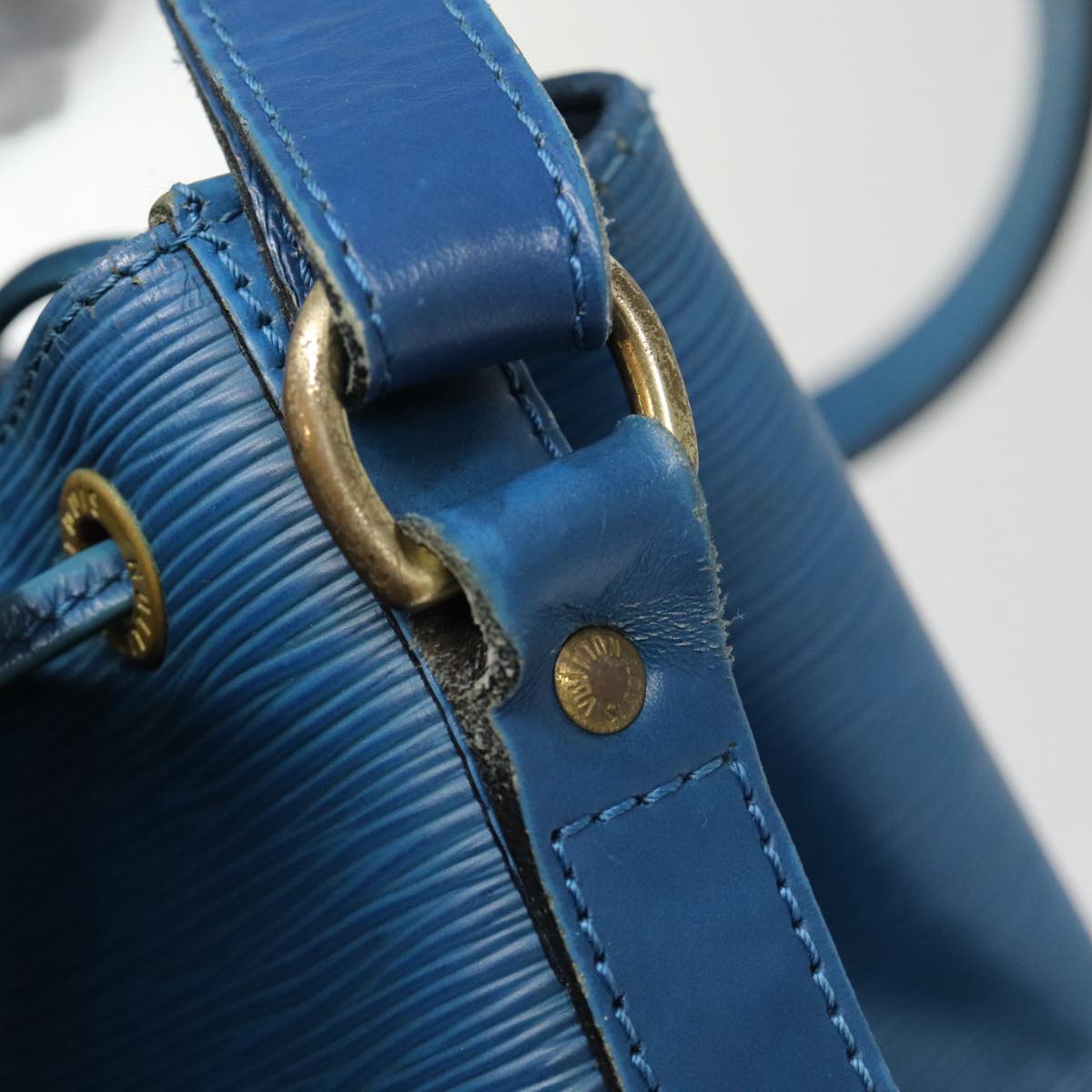 Louis Vuitton Noé Blue Leather Shoulder Bag