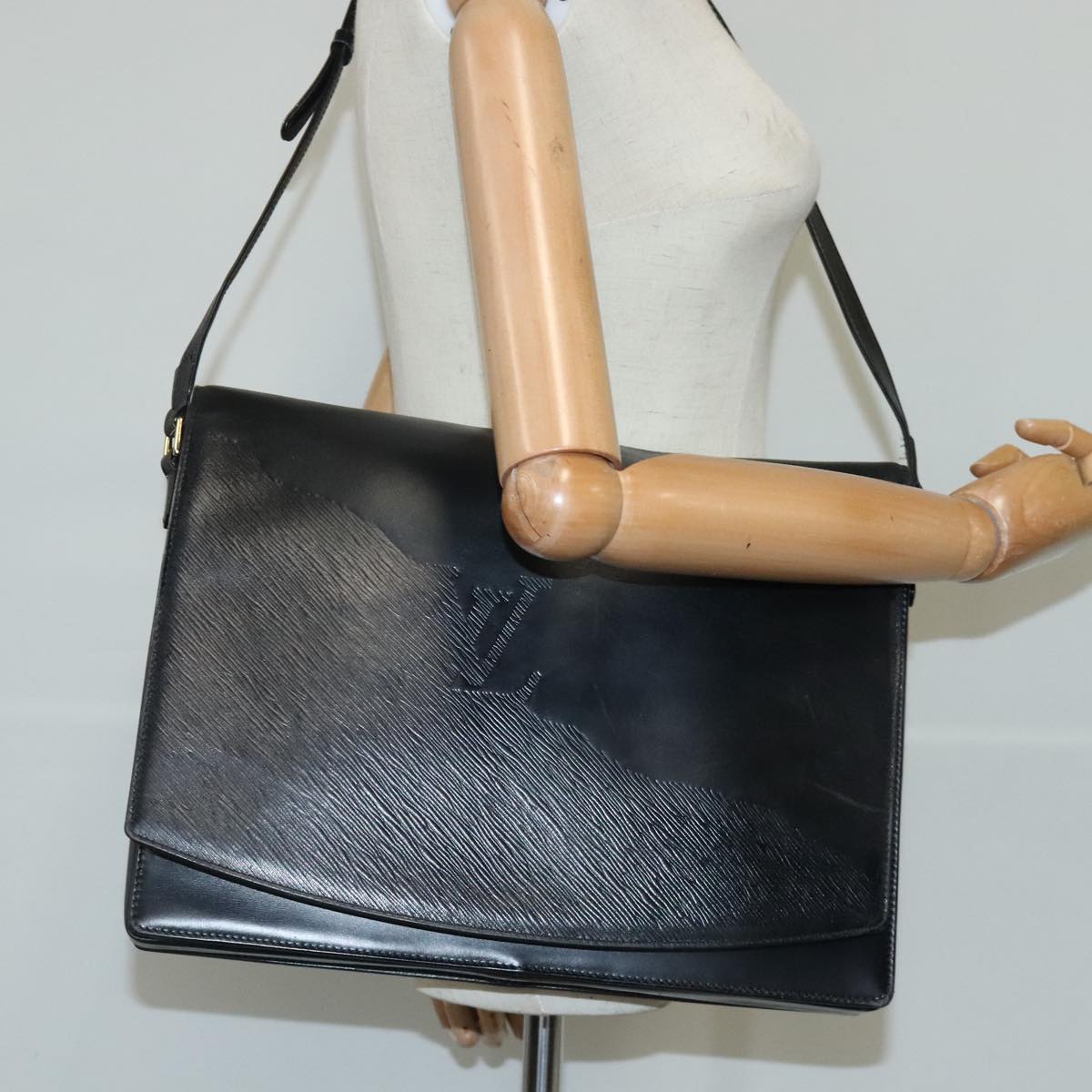 Louis Vuitton Opéra Black Leather Shoulder Bag