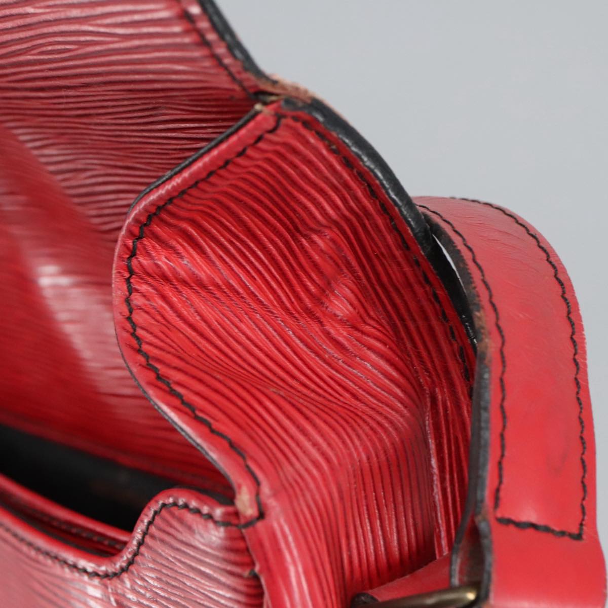Louis Vuitton Cartouchiere Red Leather Shoulder Bag