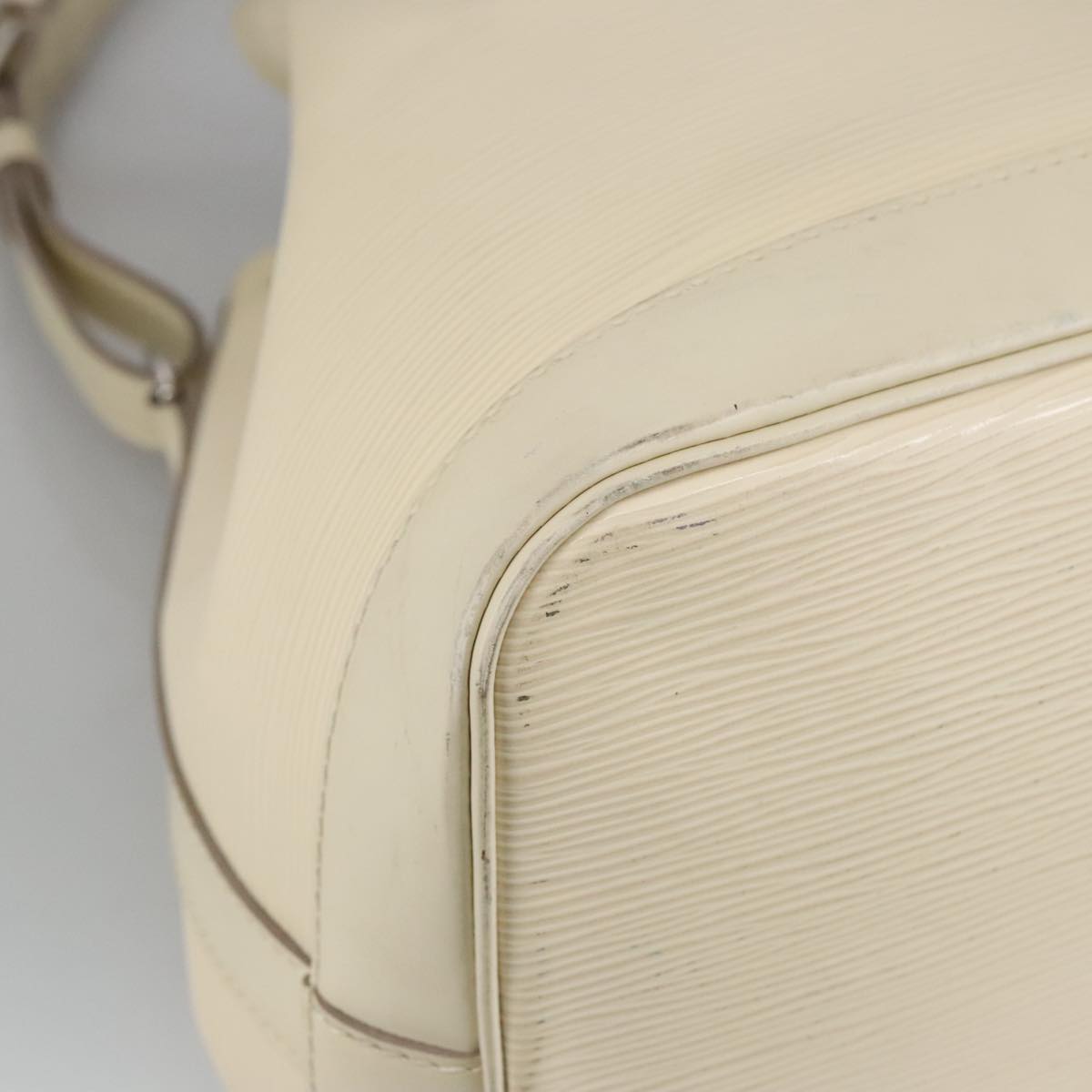 Louis Vuitton Petit Noé White Leather Shoulder Bag