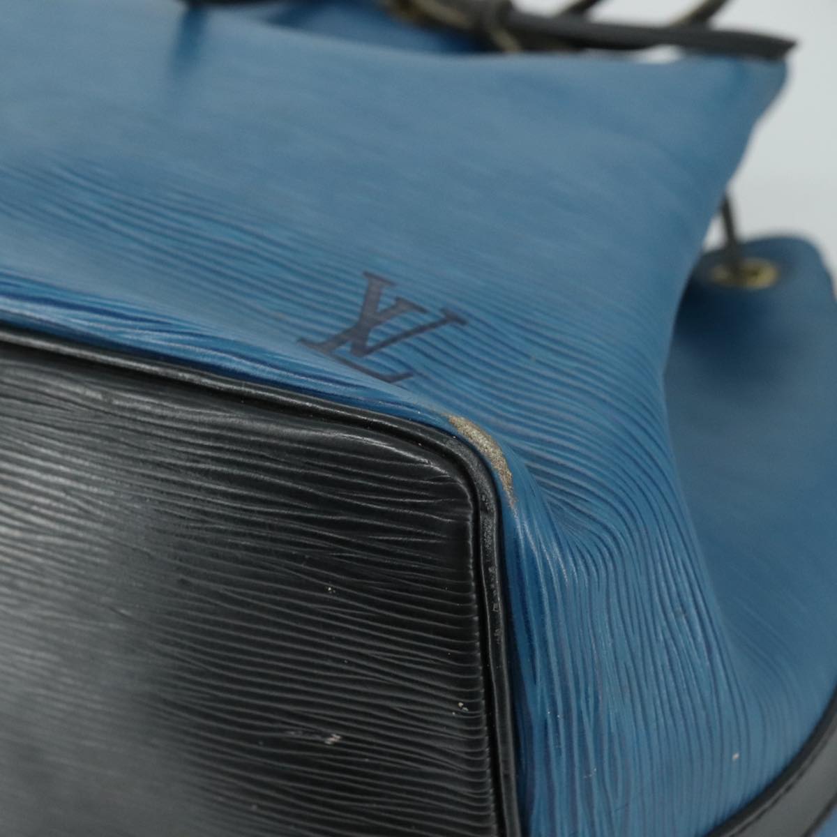 Louis Vuitton Petit Noé Blue Leather Shoulder Bag